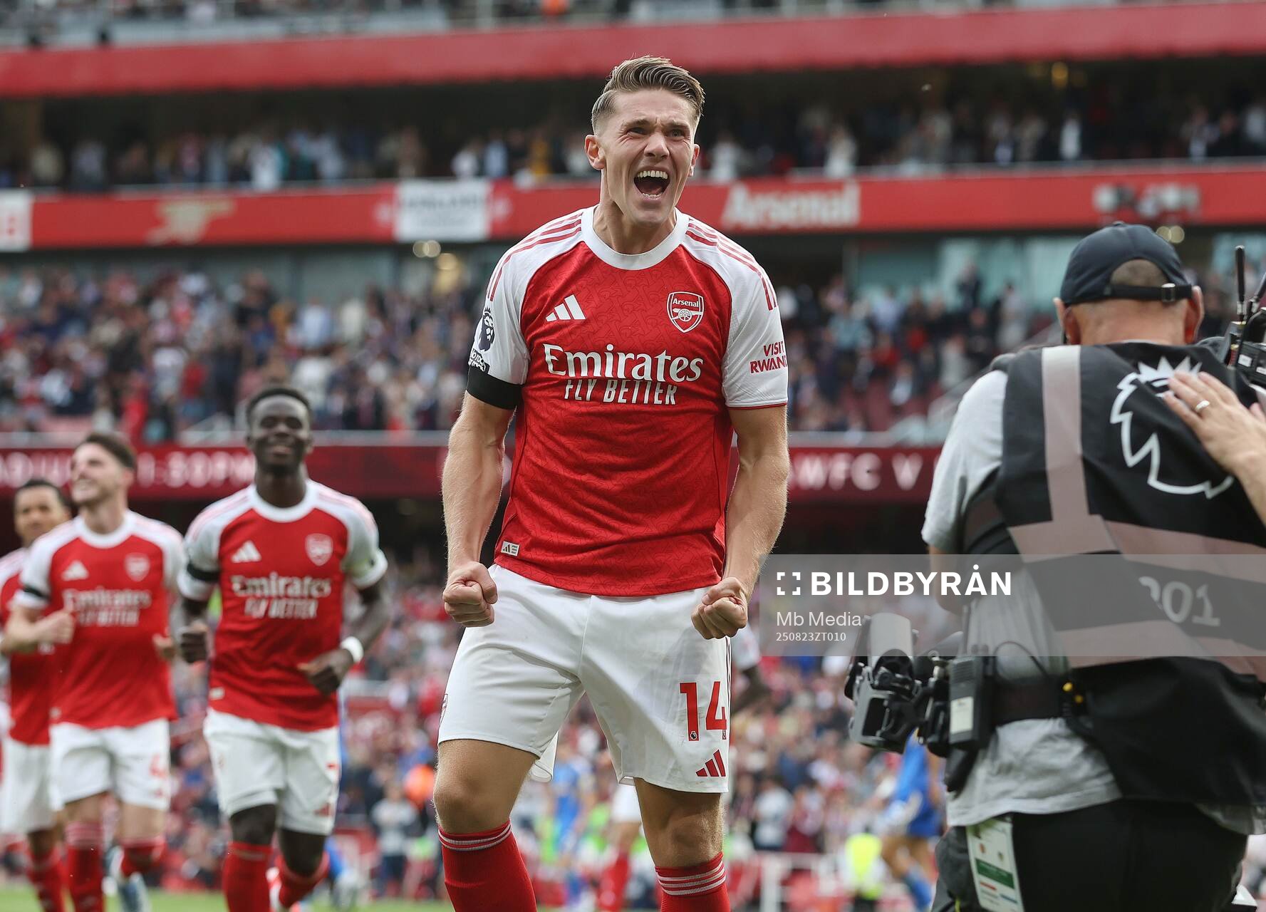 Viktor Gyökeres of Arsenal celebrates