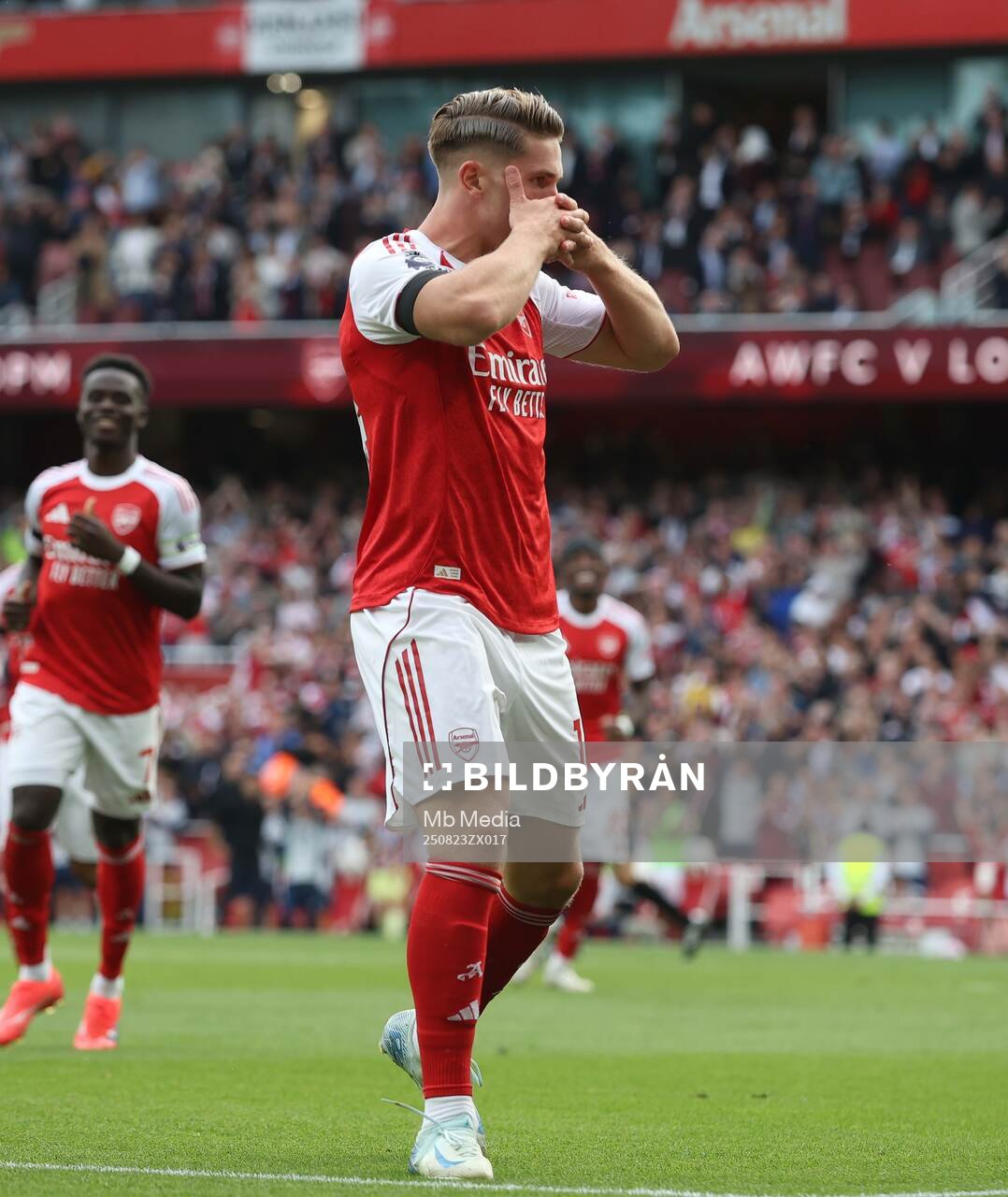 Viktor Gyökeres of Arsenal celebrates