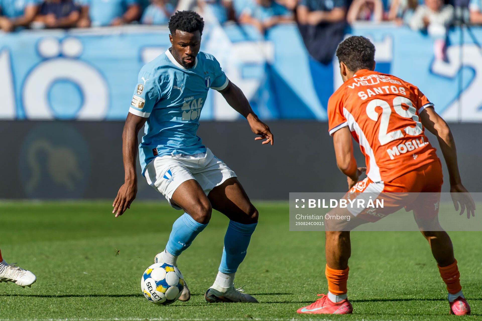 Malmö FFs Emmanuel Ekong och IFK Göteborgs Thomas Santos