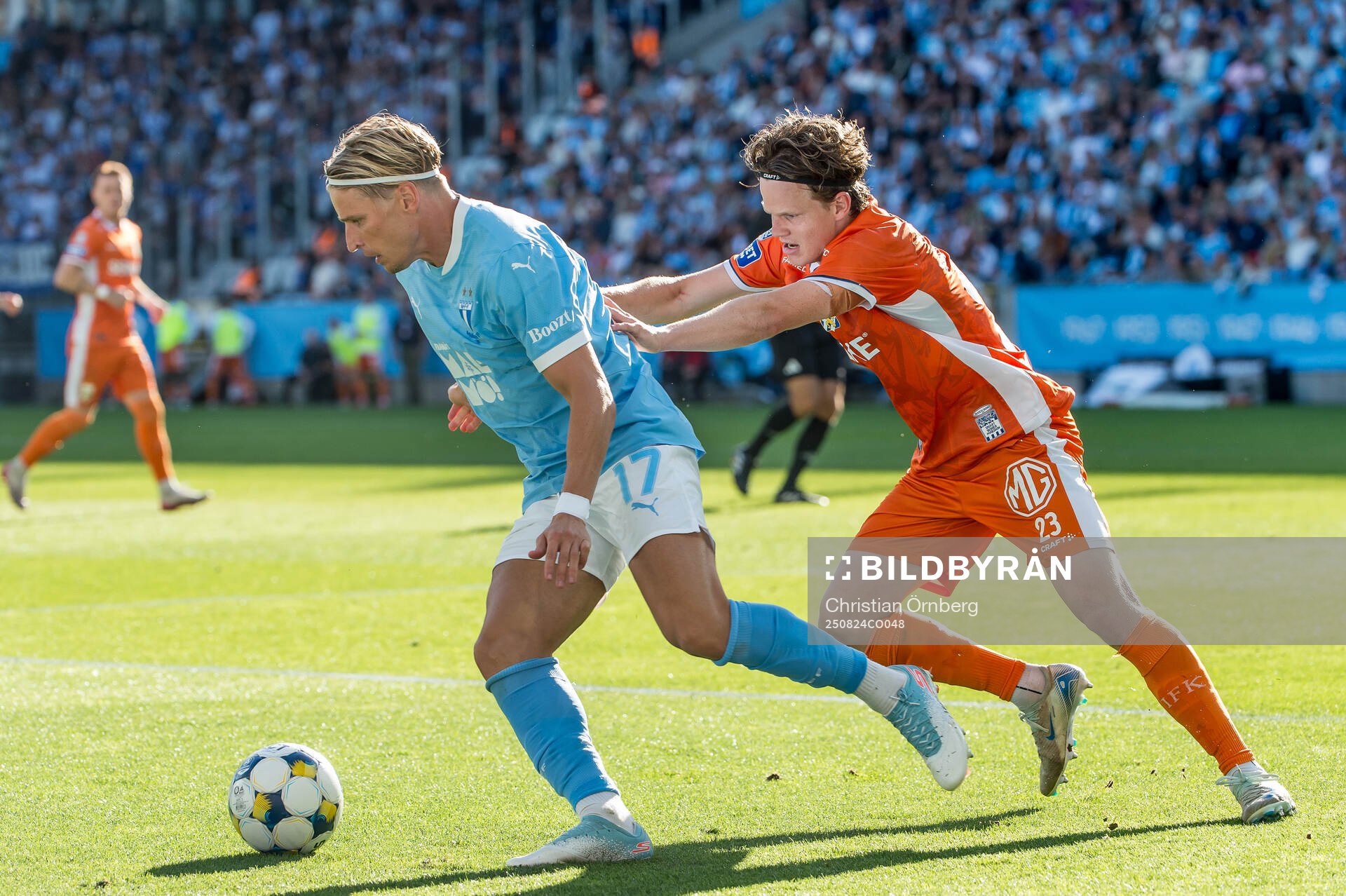 Malmö FFs Jens Stryger Larsen och IFK Göteborgs Kolbeinn