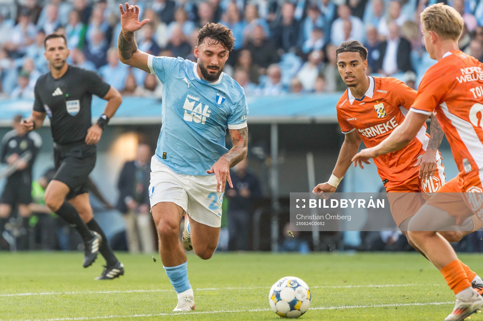 Malmö FFs Sead Haksabanovic och IFK Göteborgs Noah Tolf