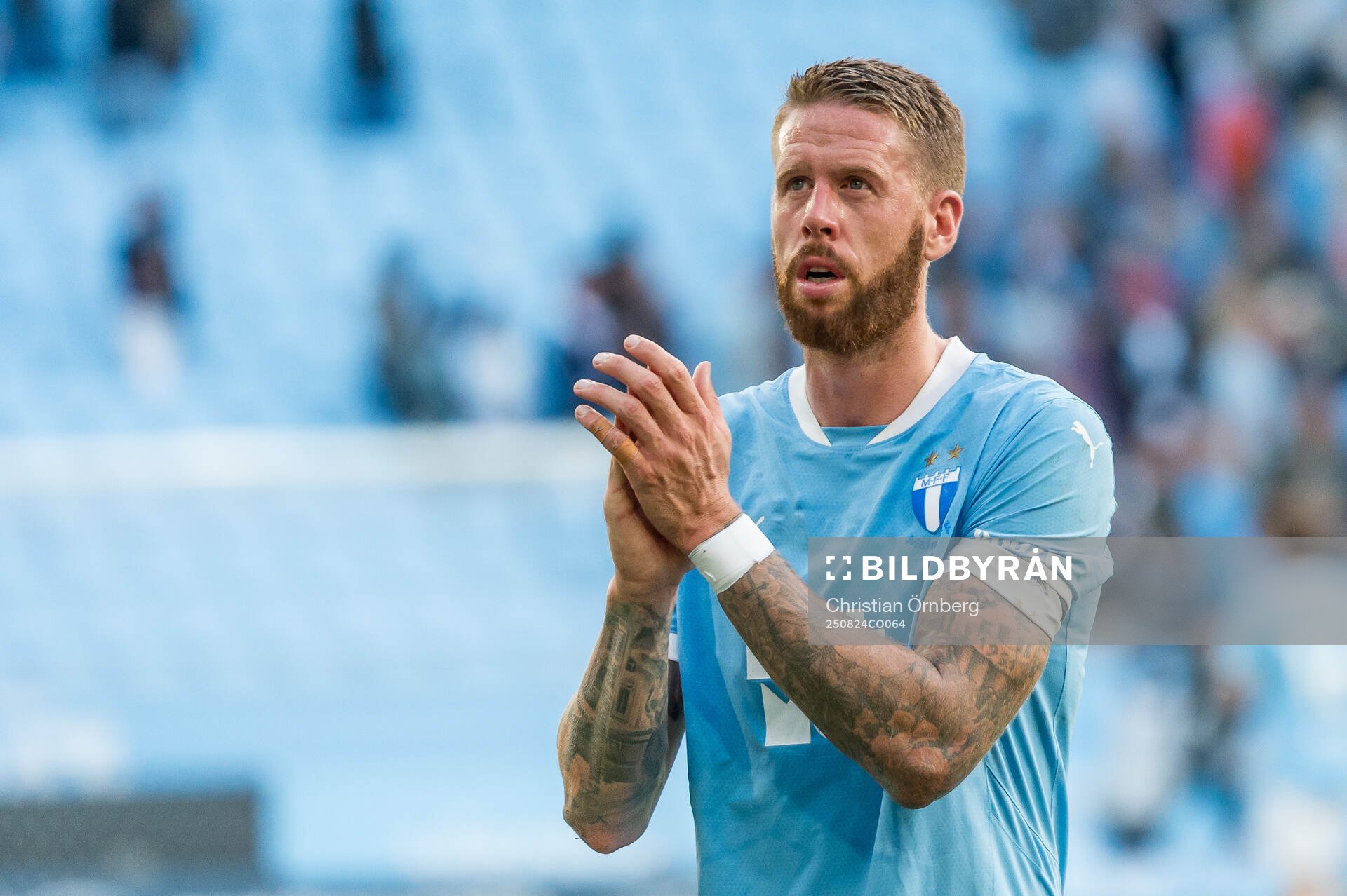 Malmö FFs Pontus Jansson tackar publiken