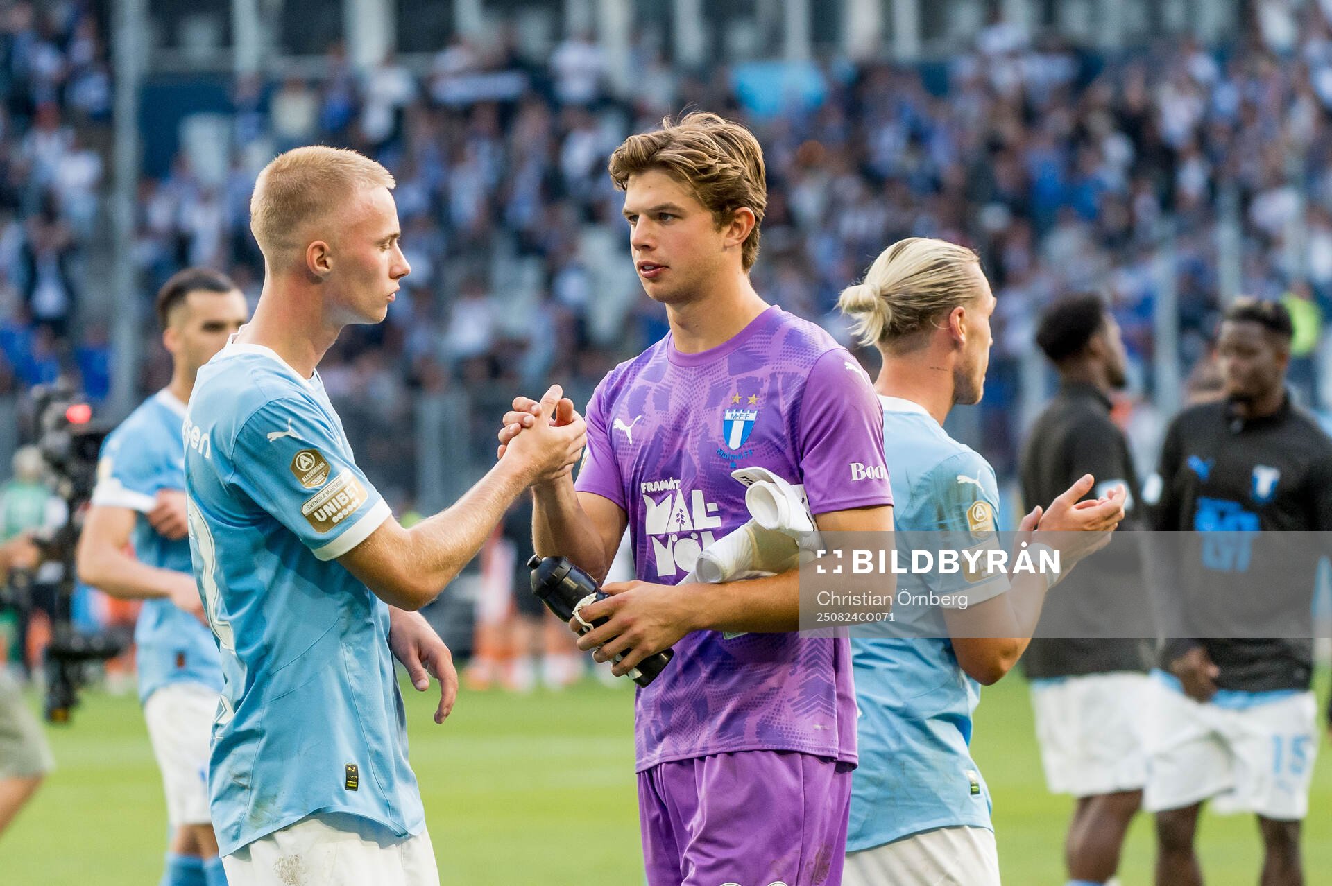 Malmö FFs Daniel Gudjohnsen och målvakt Melker Ellborg