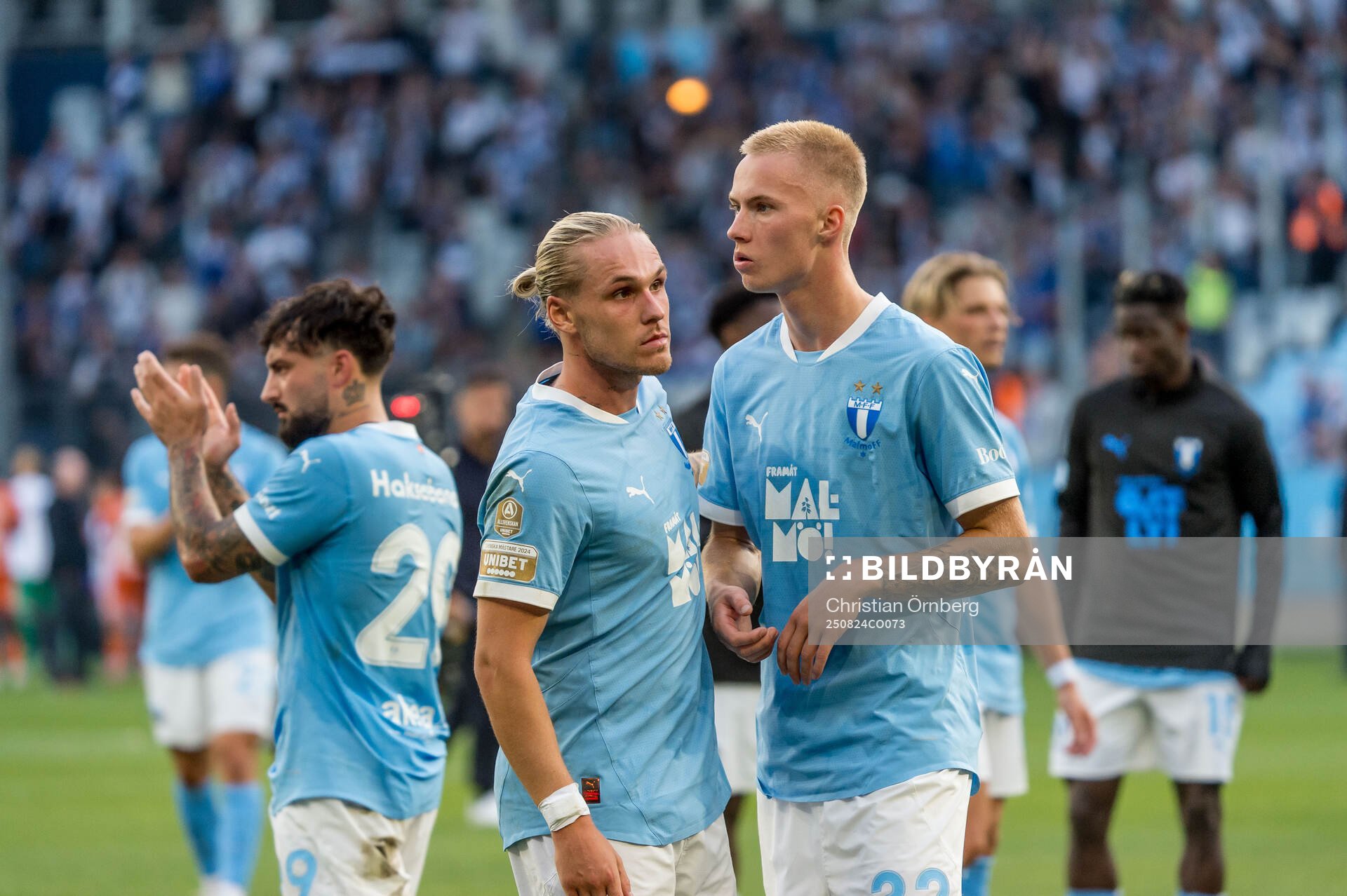 Malmö FFs Arnor Sigurdsson och Daniel Gudjohnsen deppar