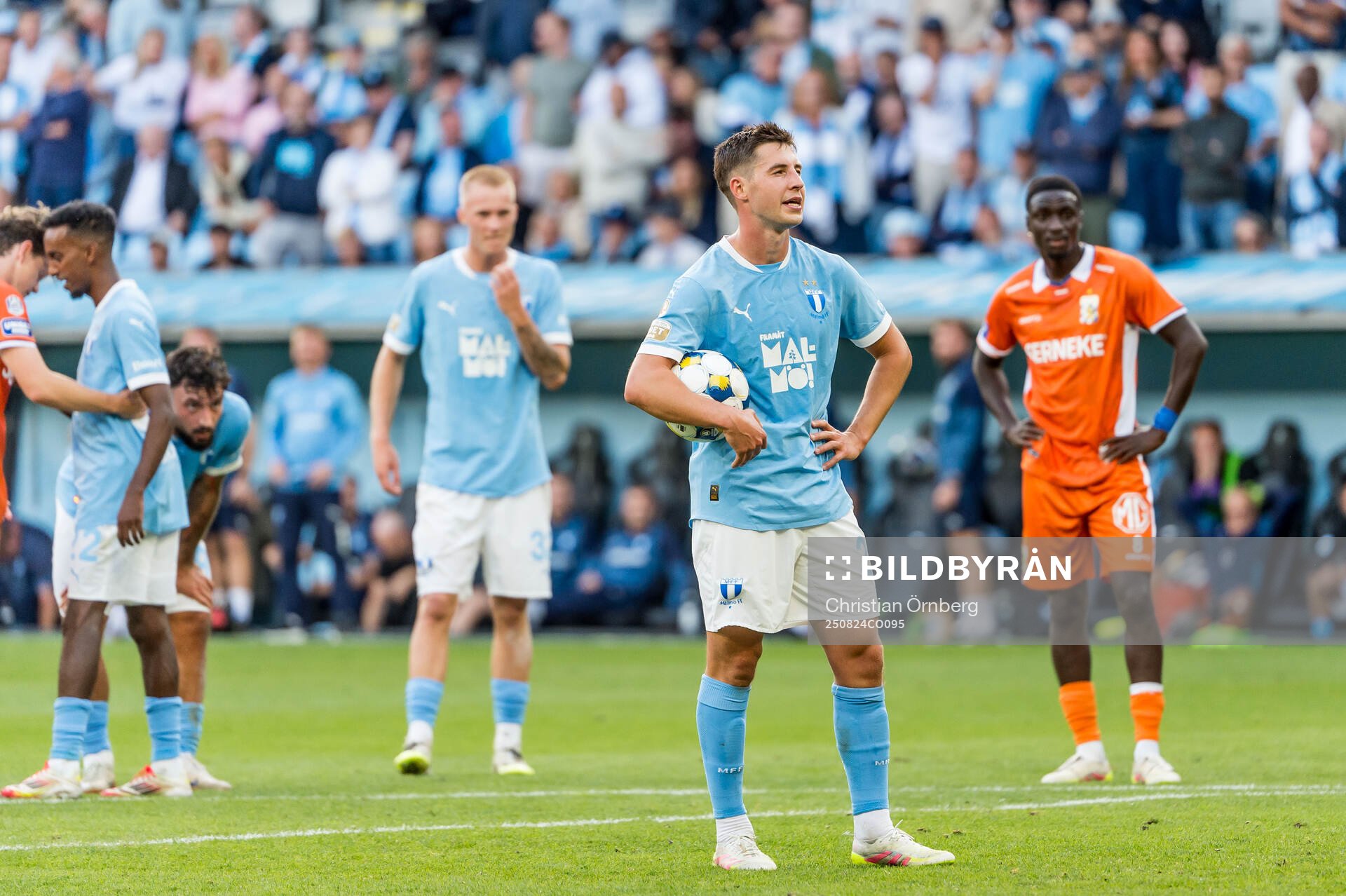 Malmö FFs Lasse Berg Johnsen deppar