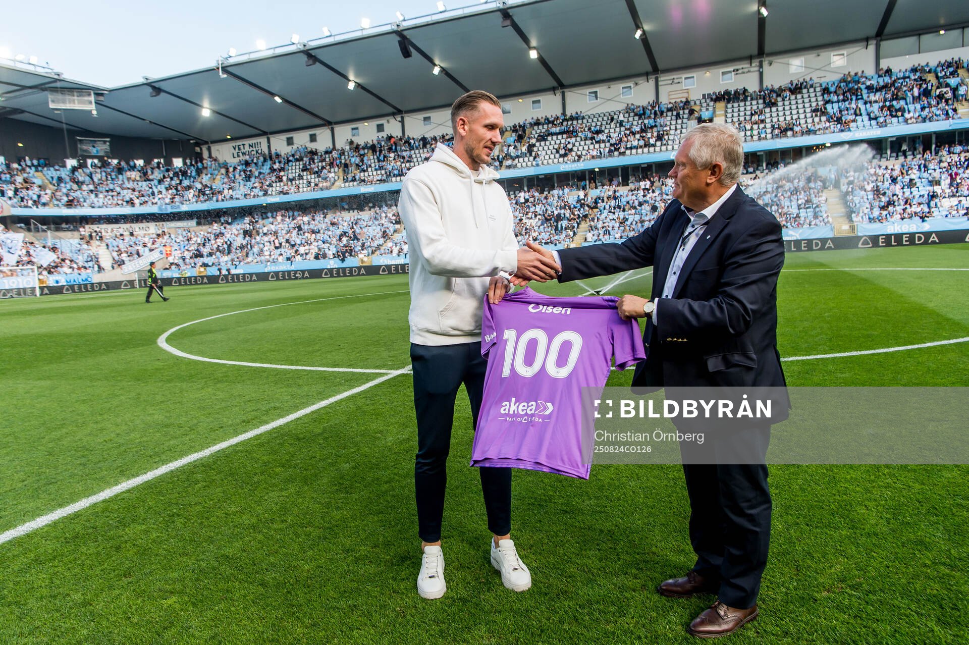 Malmö FFs målvakt Robin Olsen hyllades av ordförande