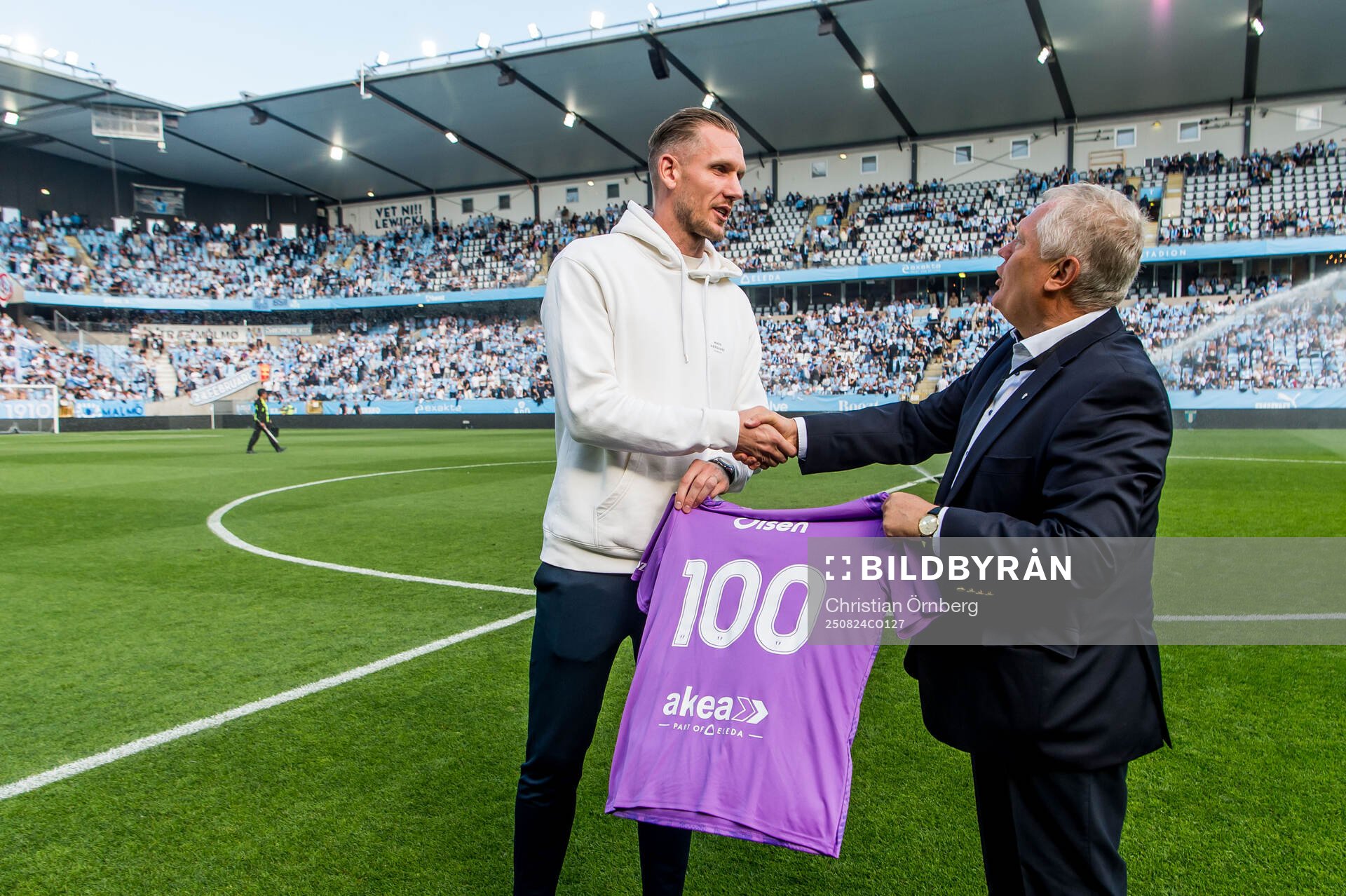 Malmö FFs målvakt Robin Olsen hyllades av ordförande