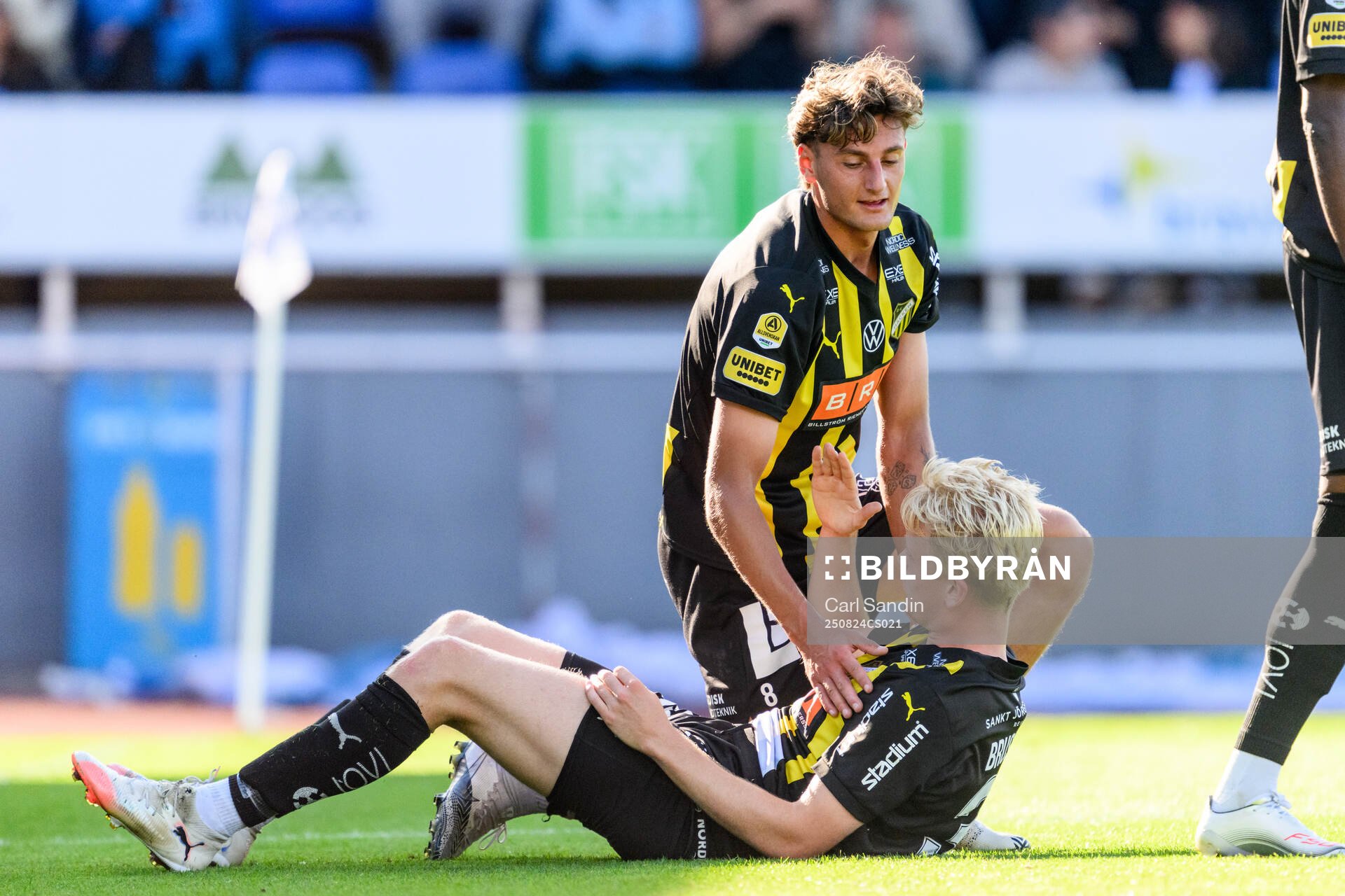 Häckens Silas Andersen och Isak Brusberg jublar