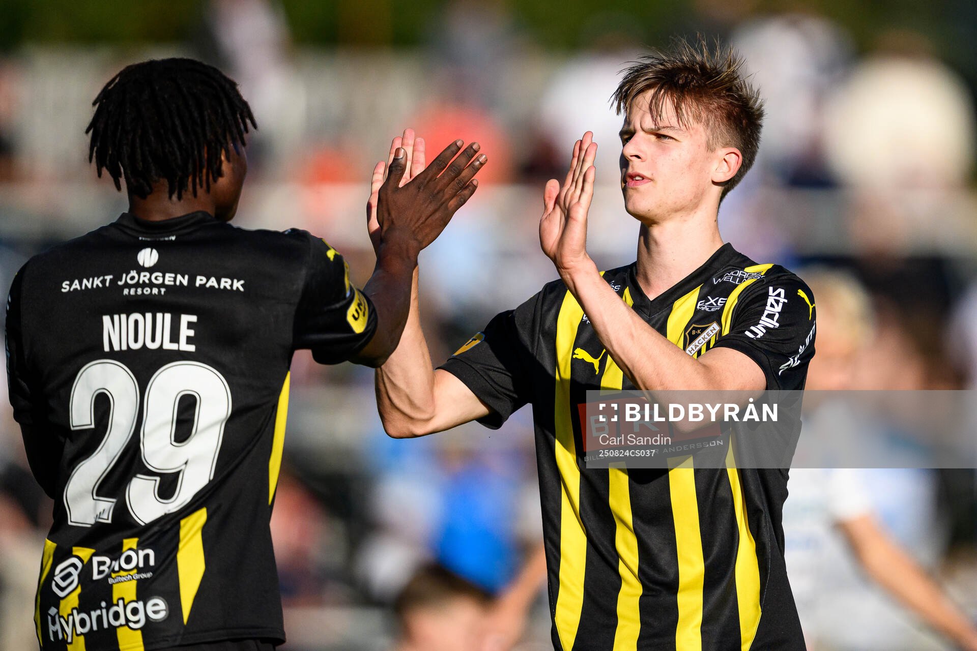 Häckens Severin Nioule och Adrian Svanbäck jublar