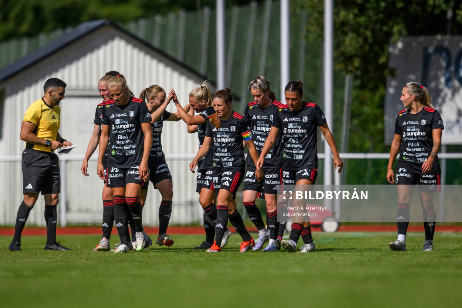 Piteås spelare jublar