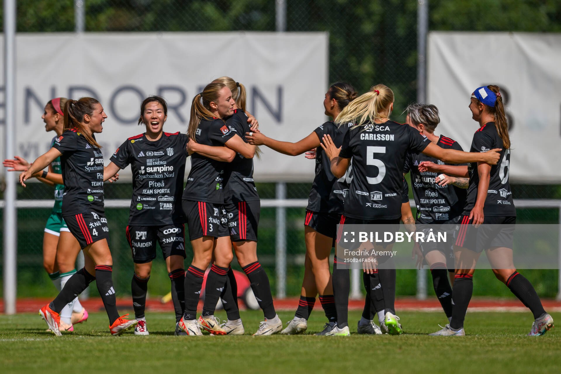 Piteås spelare jublar