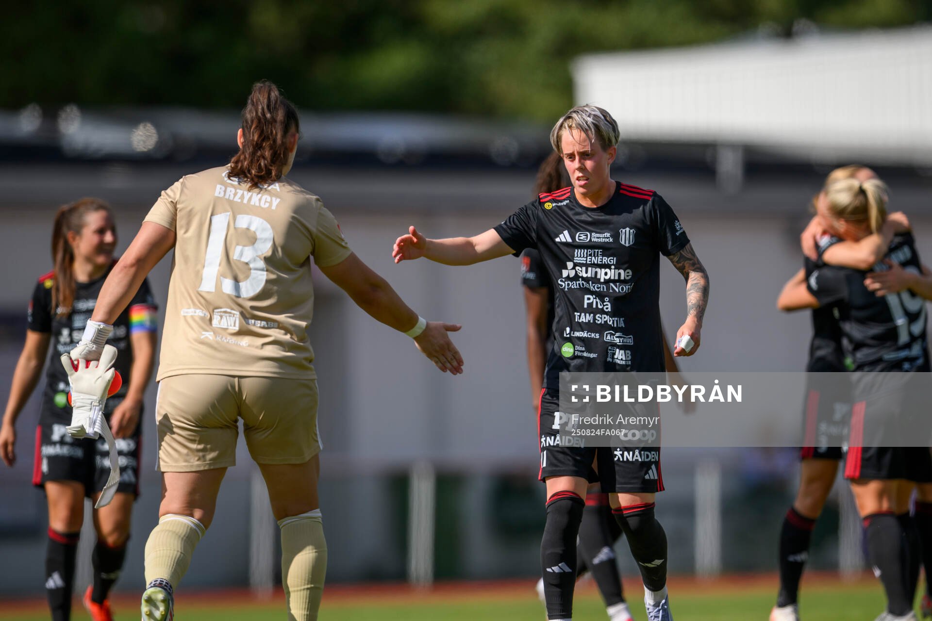Piteås målvakt Lauren Brzykcy , Cecilia Edlund och