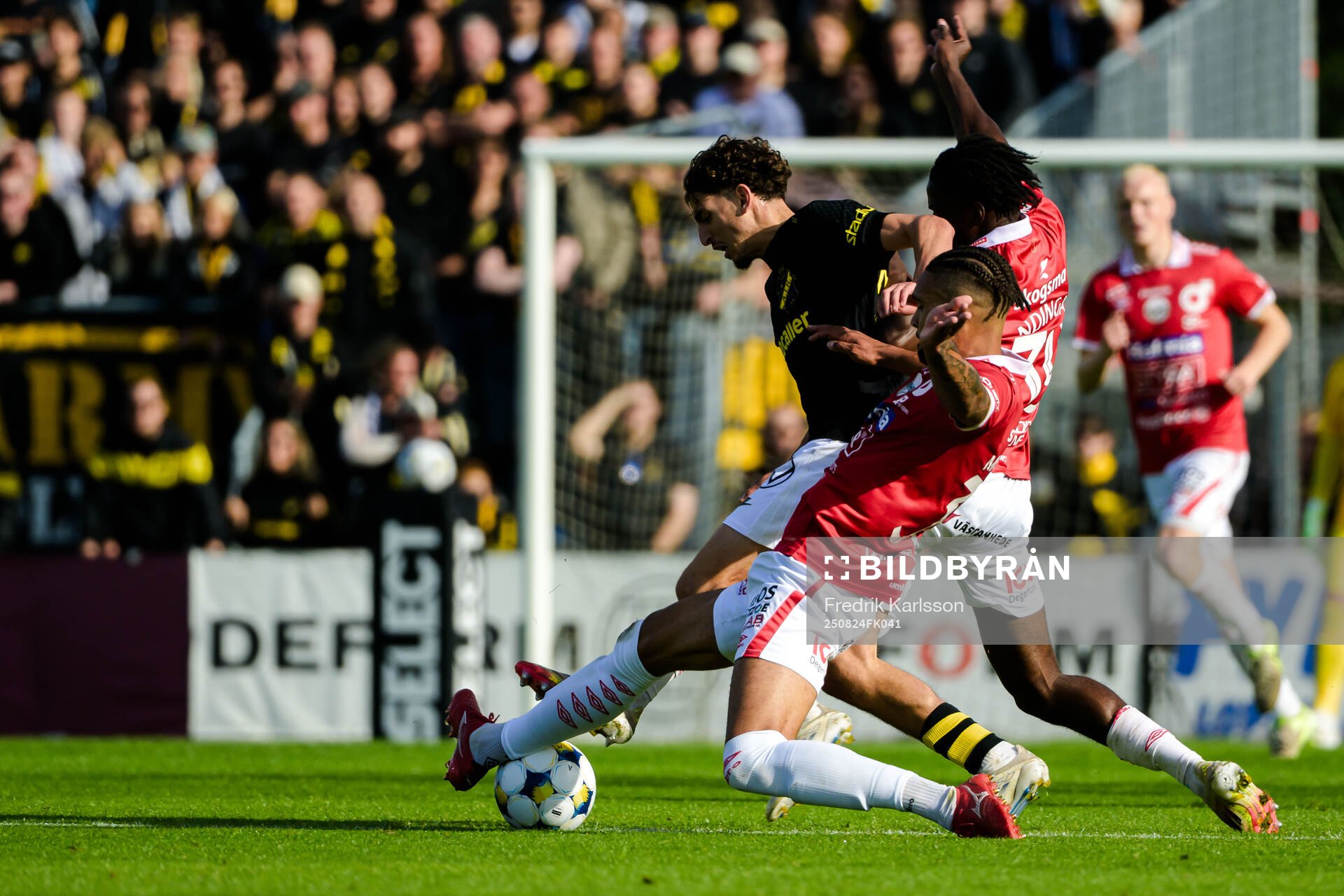 AIKs Taha Ayari och Degerfors Bernardo Gil Coutinho Morgado