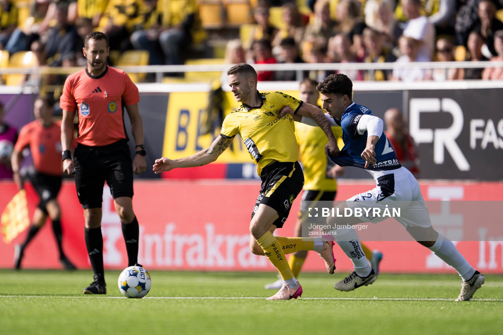 Elfsborgs Julius Magnusson och Halmstads Bleon Kurtulus