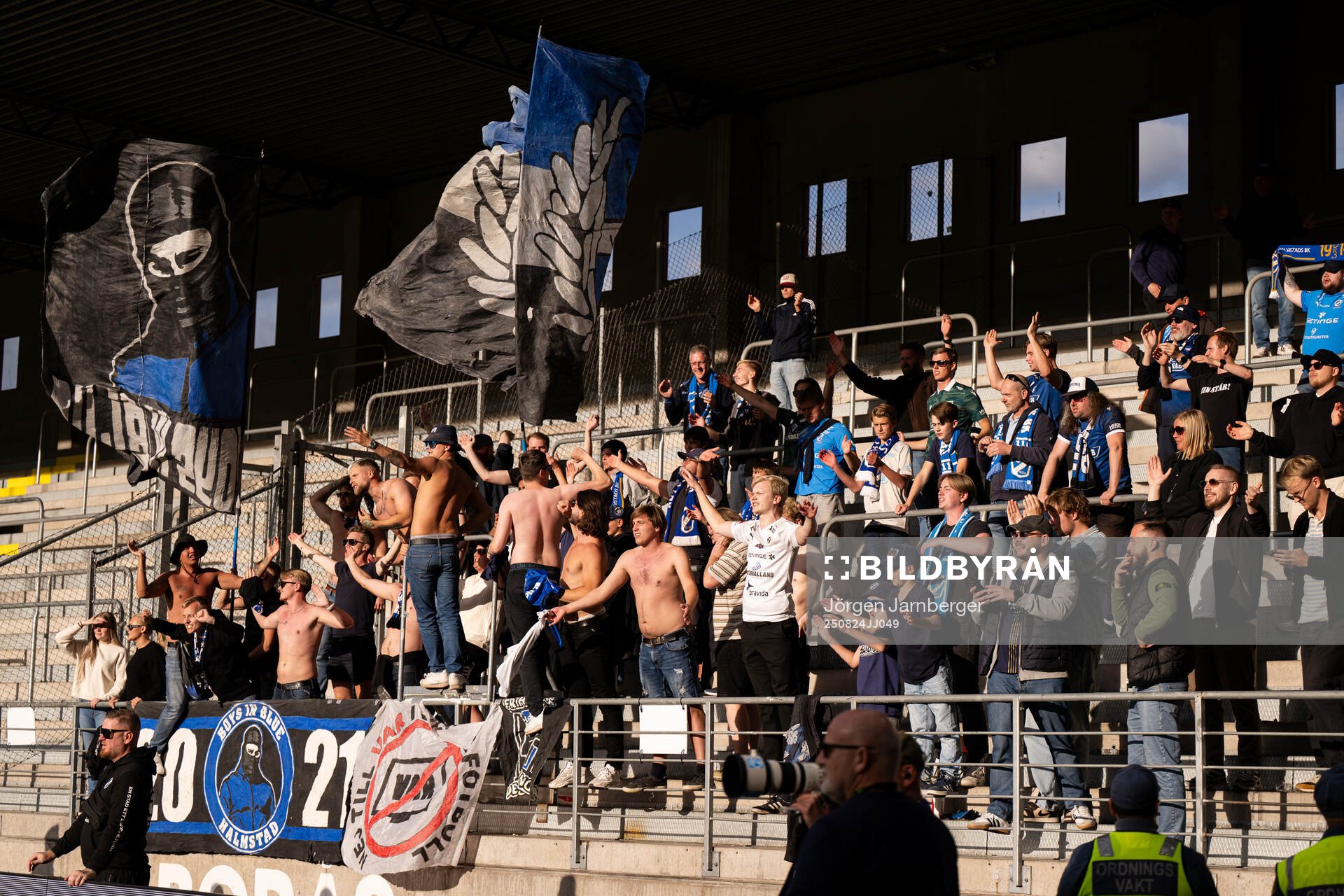 Halmstads supportrar jublar
