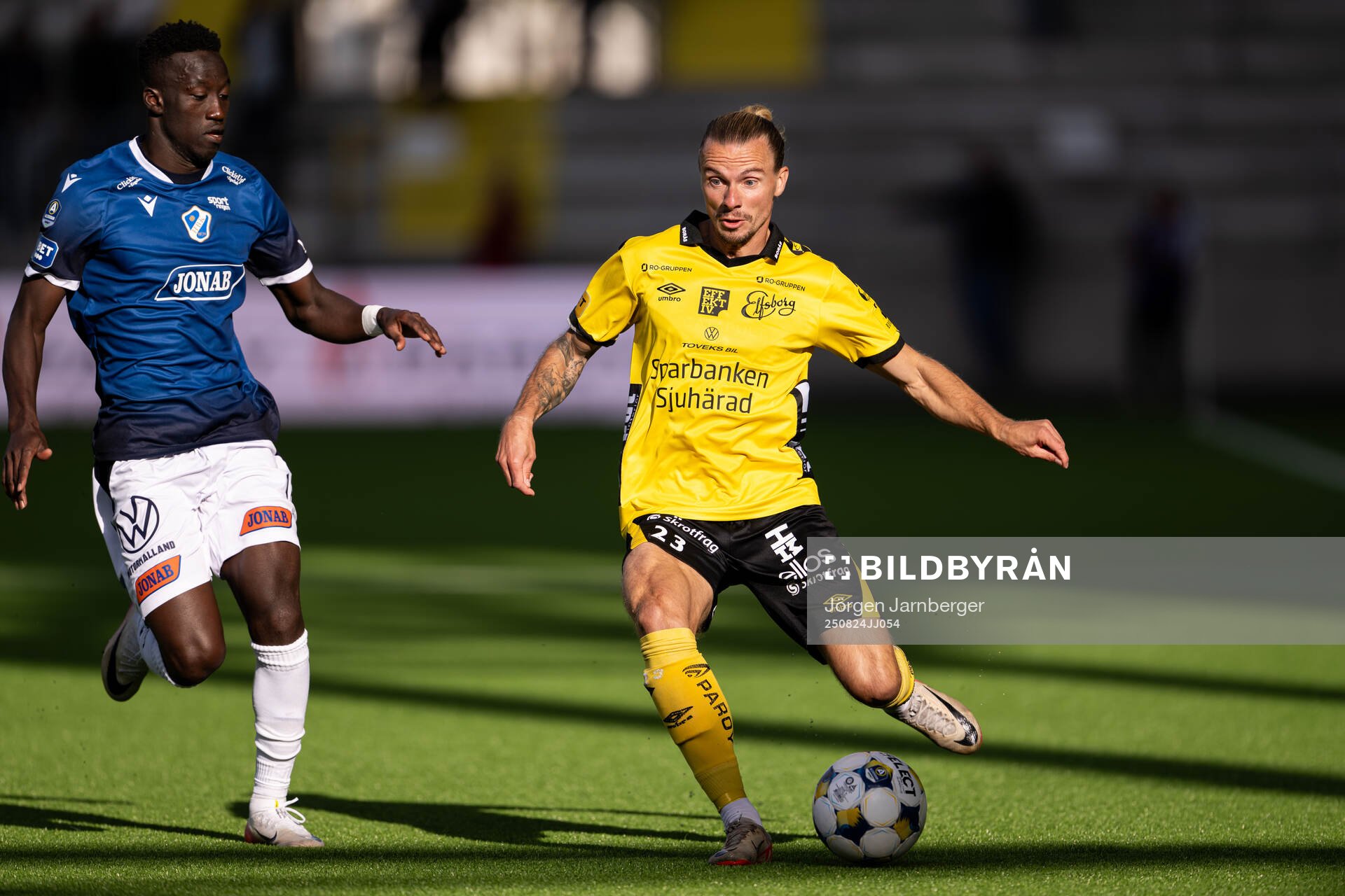 Halmstads Naeem Mohammed och Elfsborgs Niklas Hult
