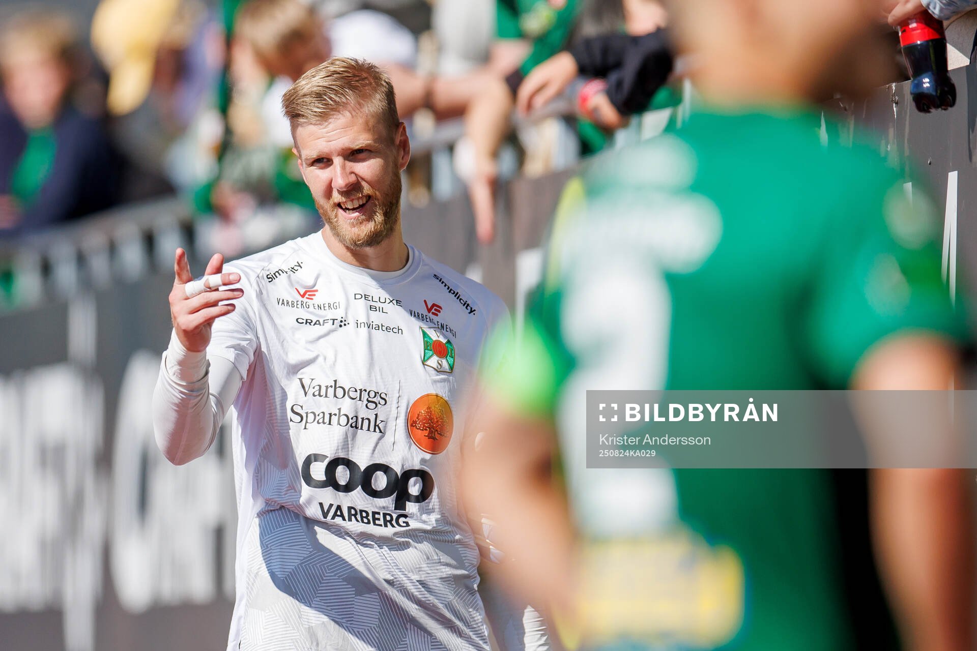 Varbergs målvakt Fredrik Andersson jublar