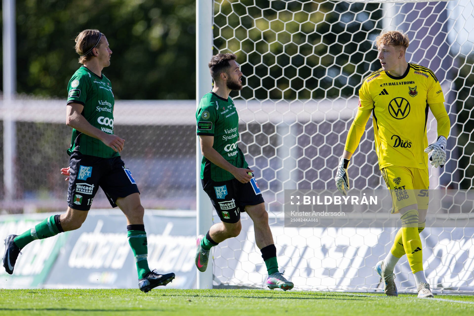 Varbergs Laorent Shabani och Östersunds målvakt Rasmus