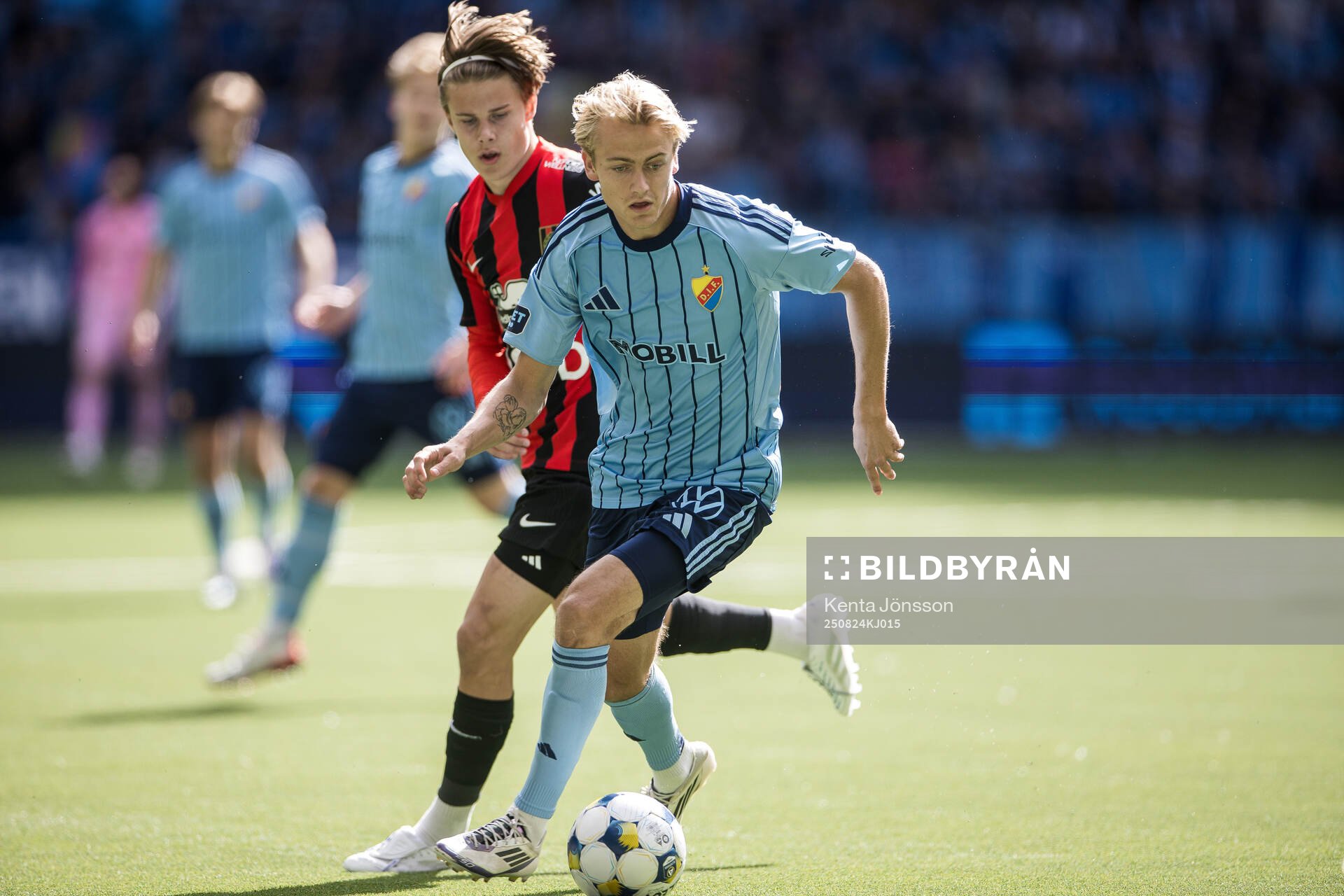 Brommapojkarnas Love Arrhov och Djurgårdens Oskar Fallenius