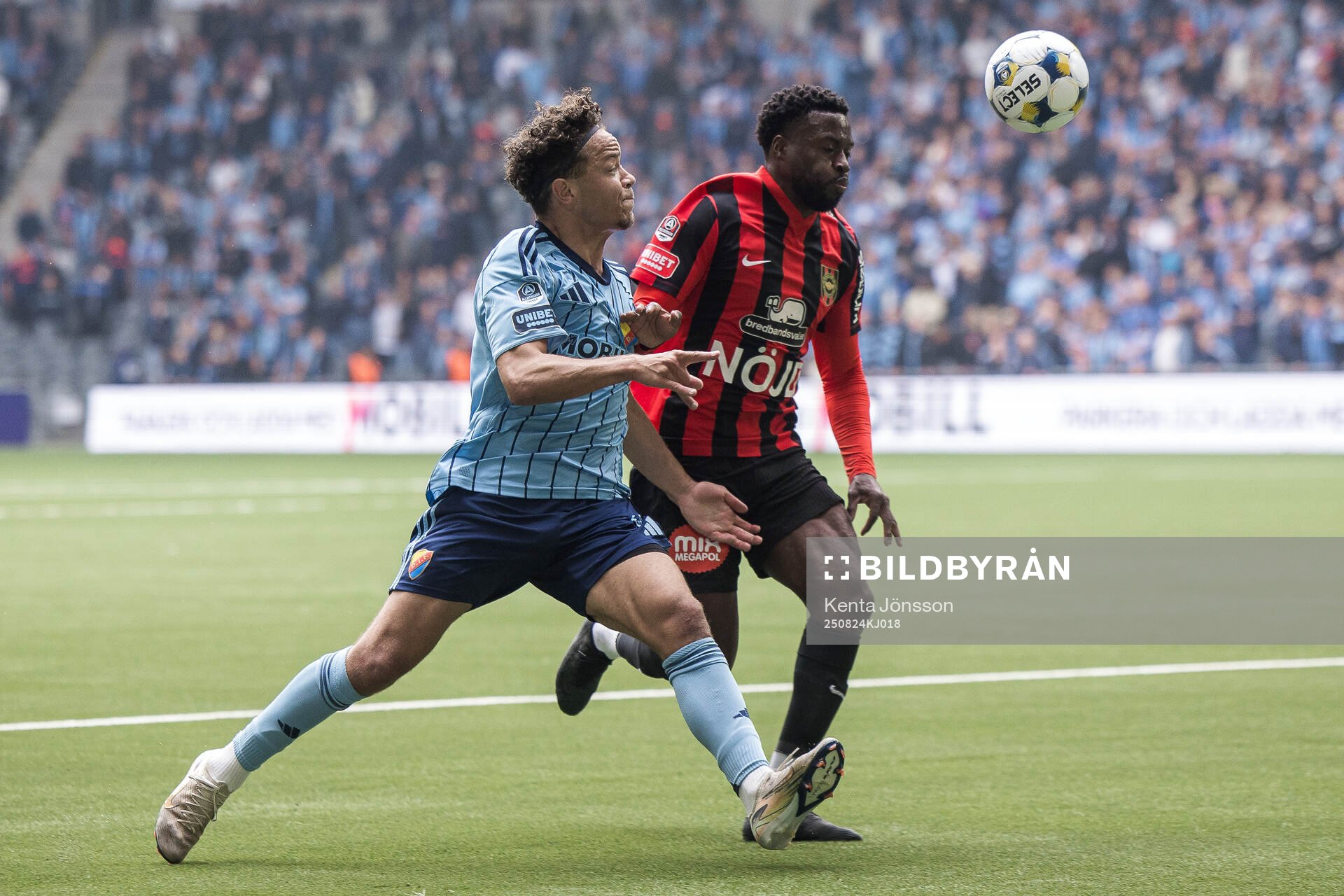 Djurgårdens Mikael Anderson och Brommapojkarnas Isak Ssali