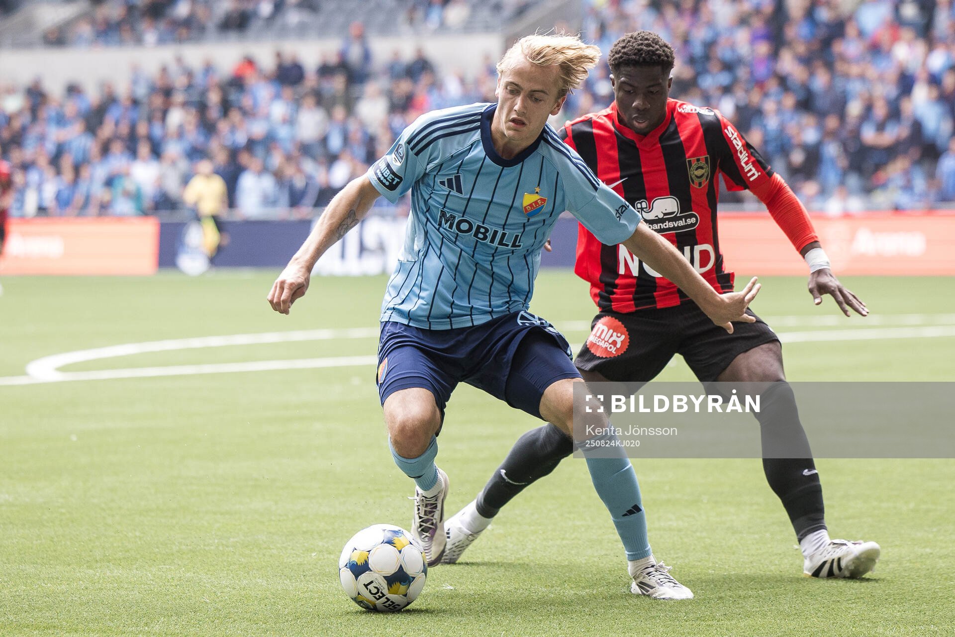 Djurgårdens Oskar Fallenius och Brommapojkarnas Issiaga