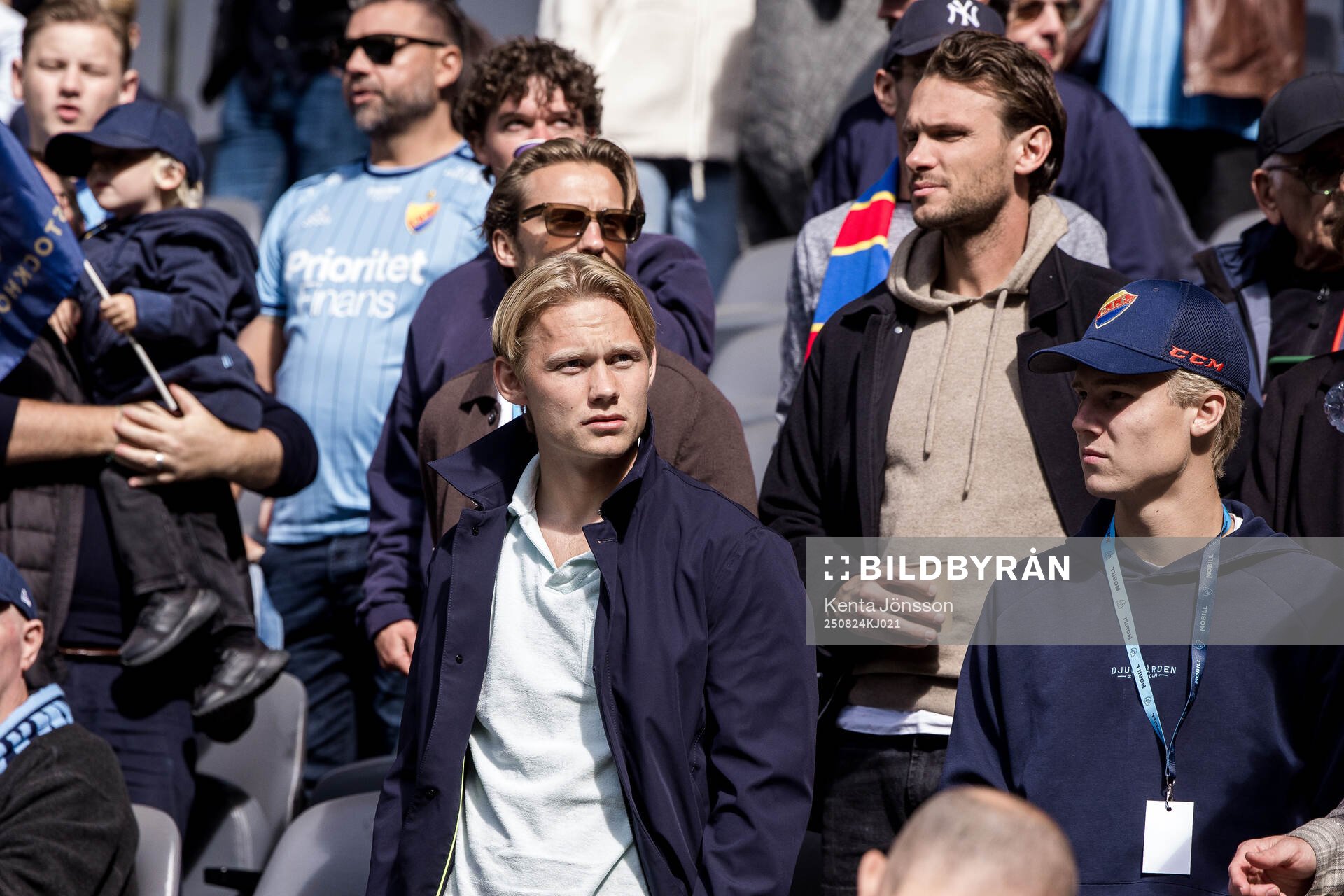 Djurgårdens Tobias Gulliksen på läktaren