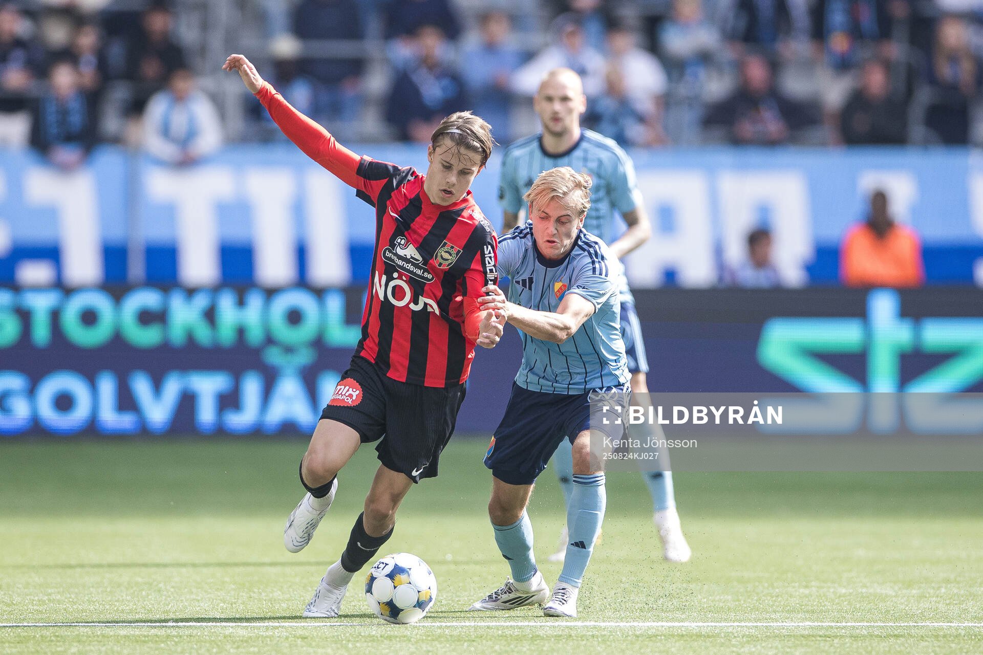 Brommapojkarnas Love Arrhov och Djurgårdens Oskar Fallenius