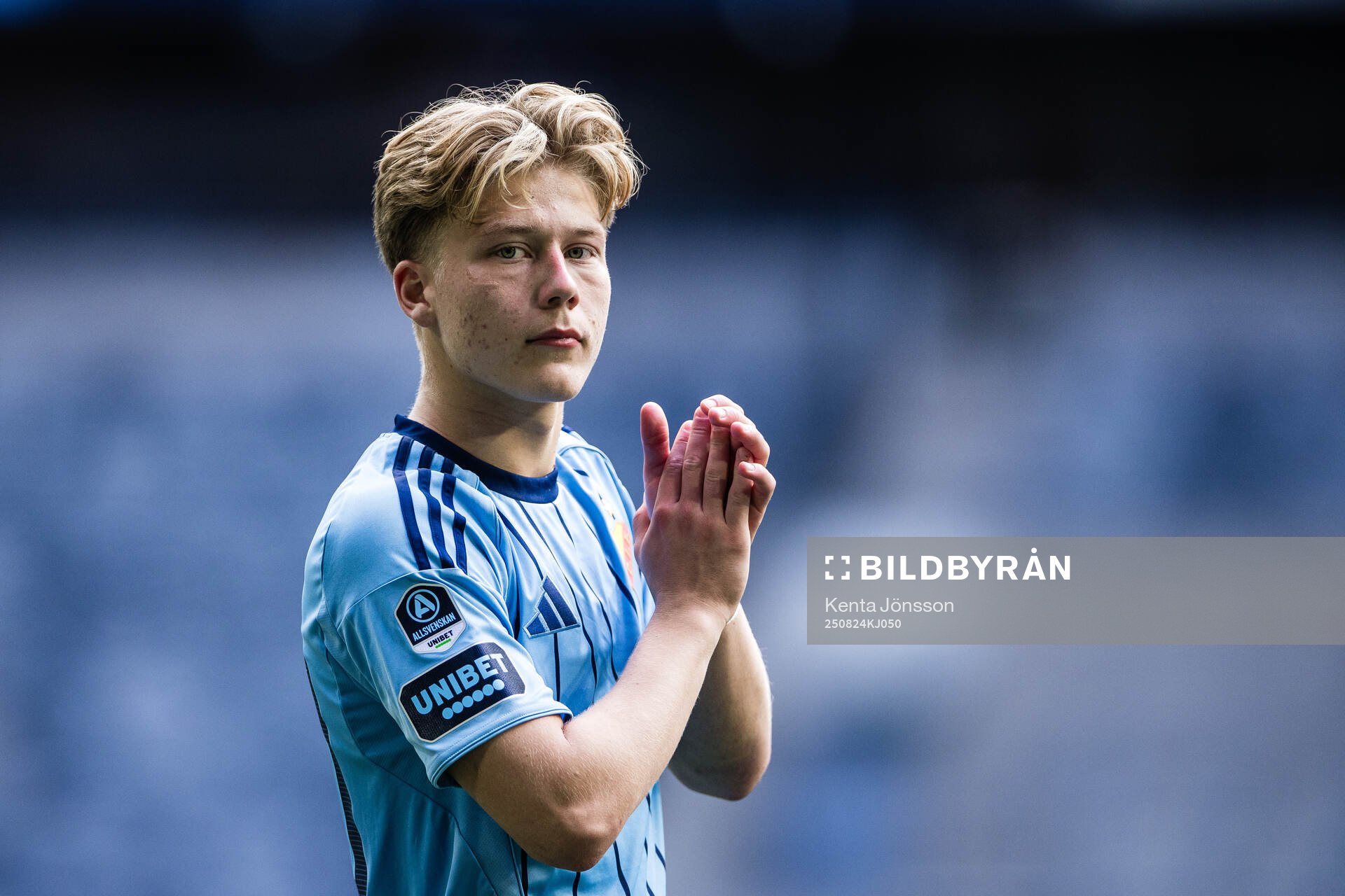 Djurgårdens Matias Siltanen applåderar publiken