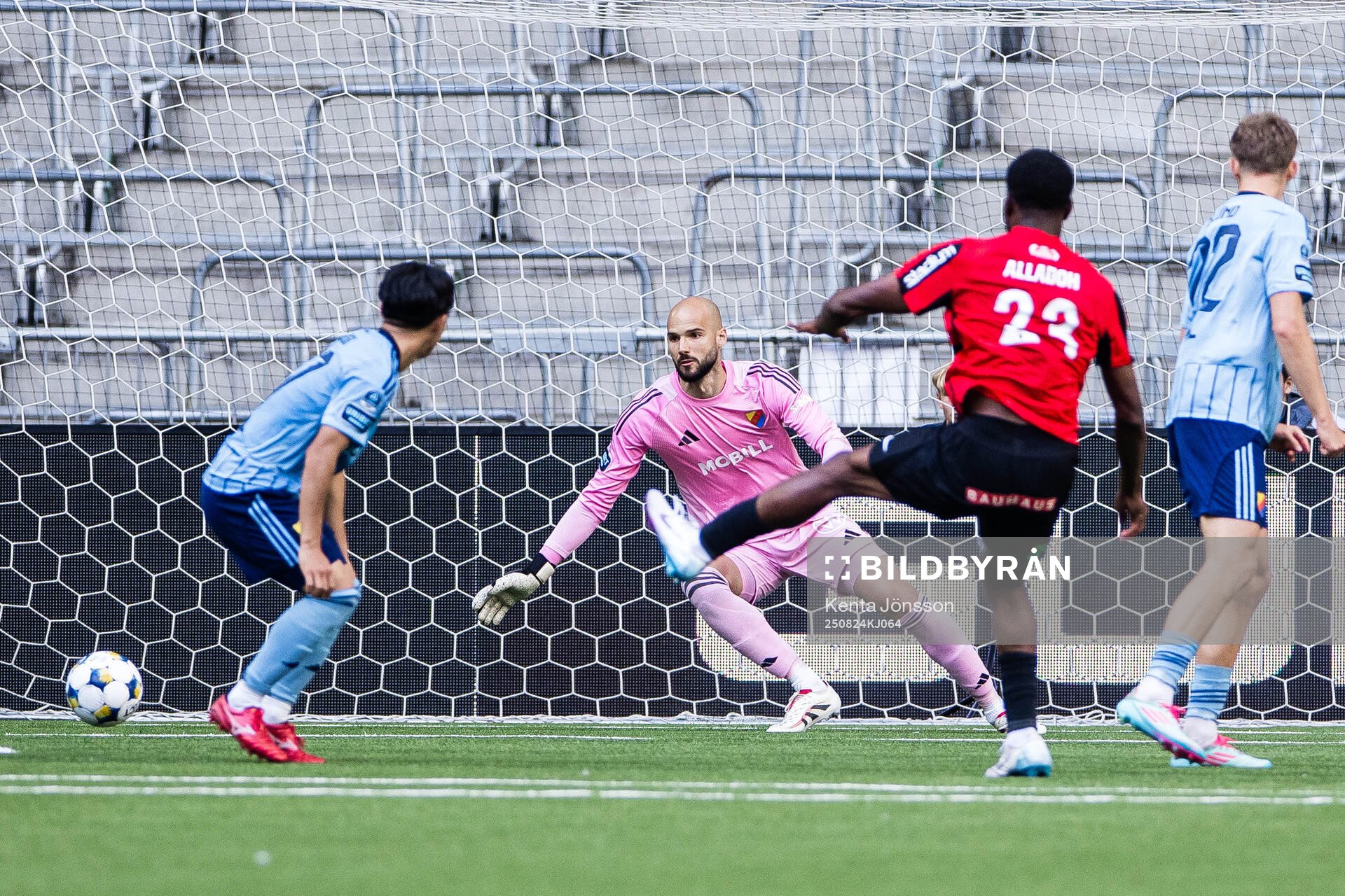 Djurgårdens målvakt Filip Manojlovic