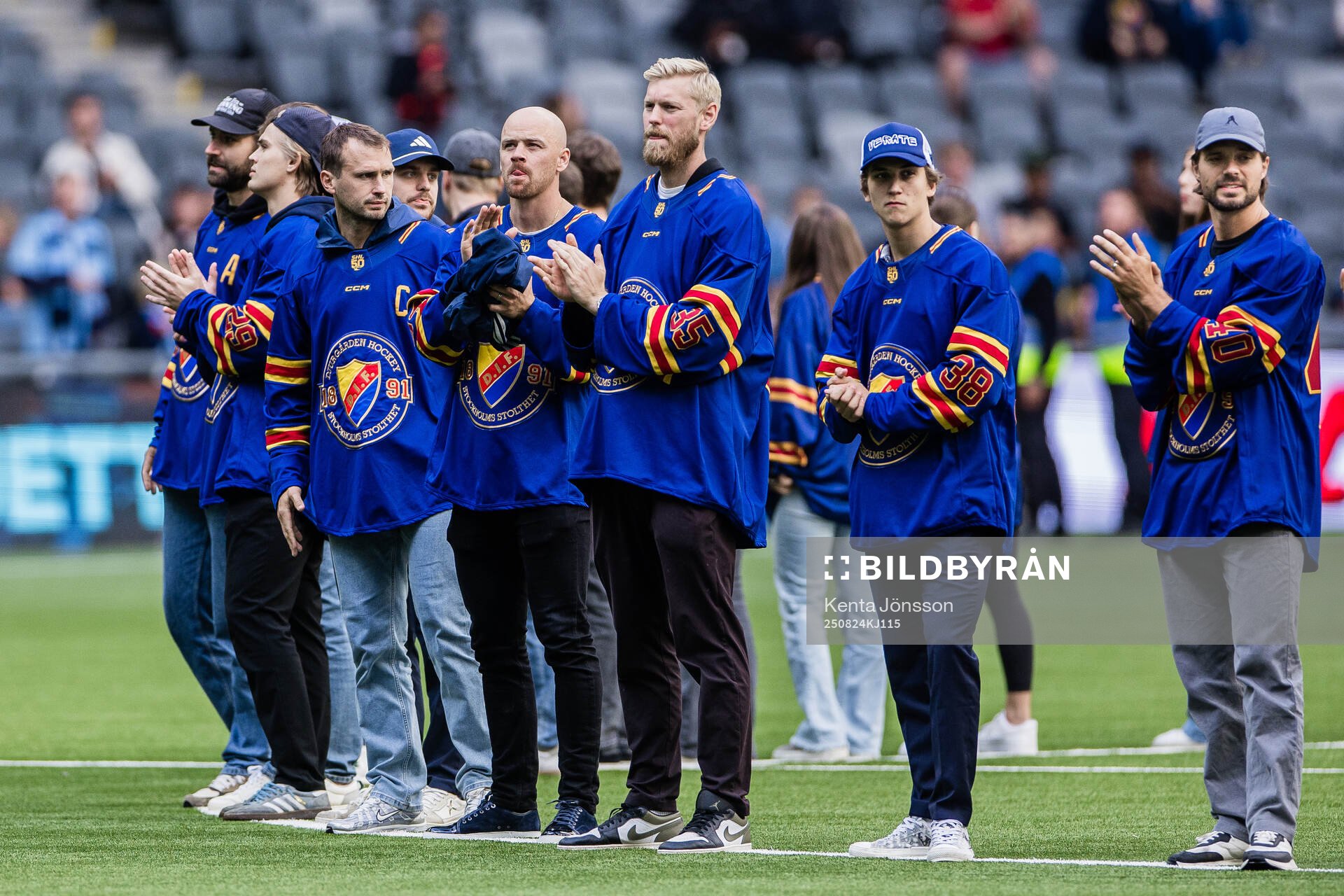 Djurgårdens ishockeylag med Marcus Krüger, Daniel Brodin,