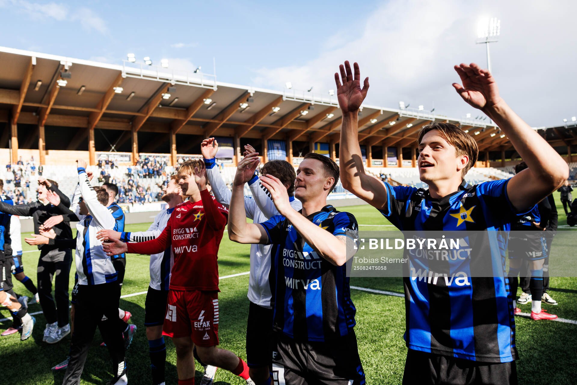 Sirius Noel Milleskog och Adam Vikman jublar