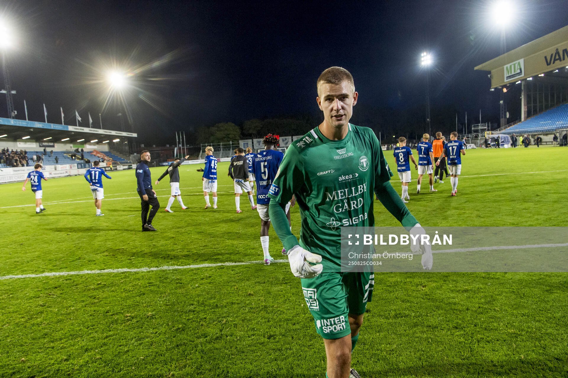 Trelleborgs målvakt Mathias Nilsson jublar