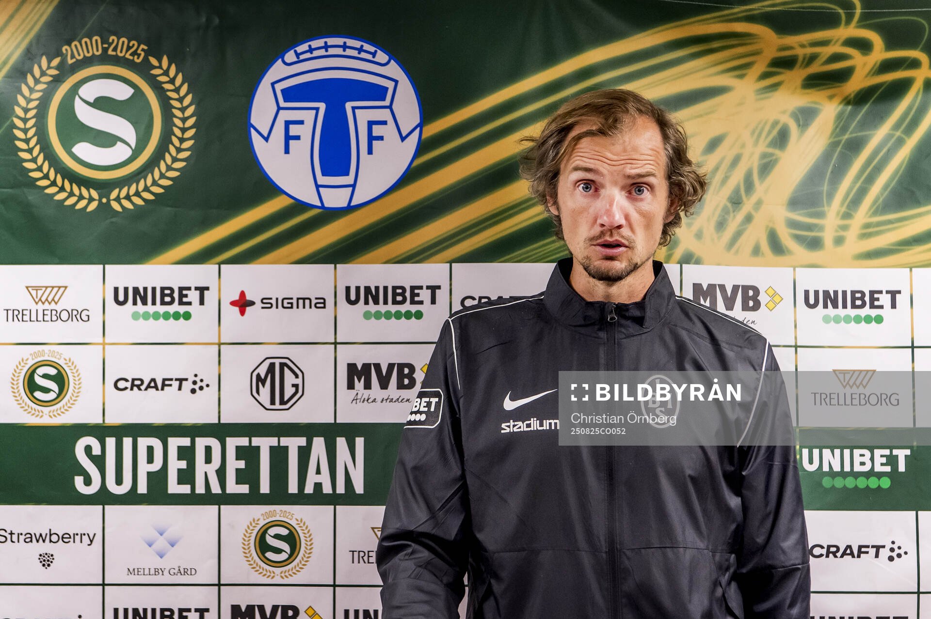 Landskronas tränare Robin Asterhed på en presskonferens