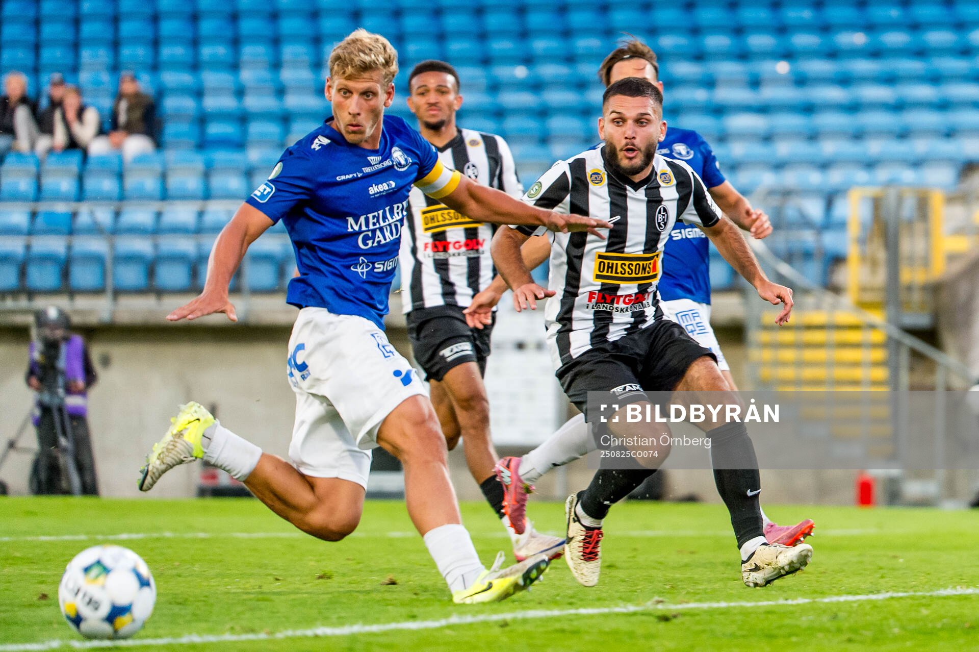 Trelleborgs Tobias Karlsson och Landskronas Edi Sylisufaj