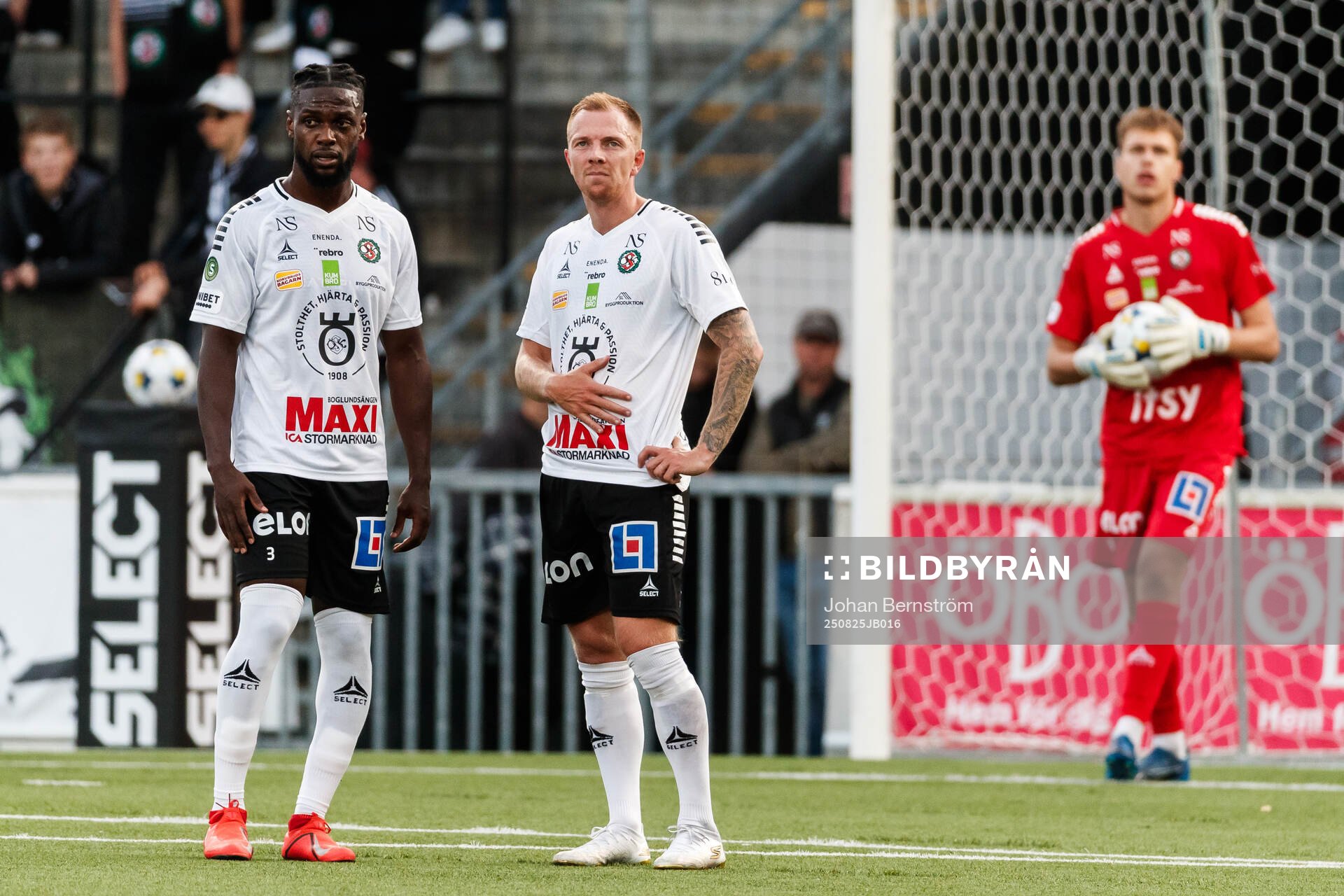 Örebros Joseph Baffoe och Jesper Modig deppar