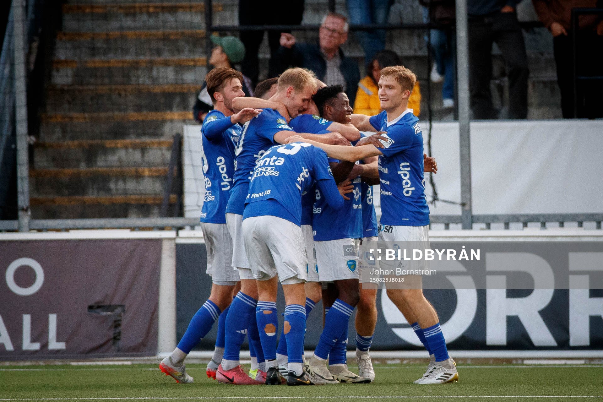 Umeå FCs Daniel Persson gör 0-1 och jublar