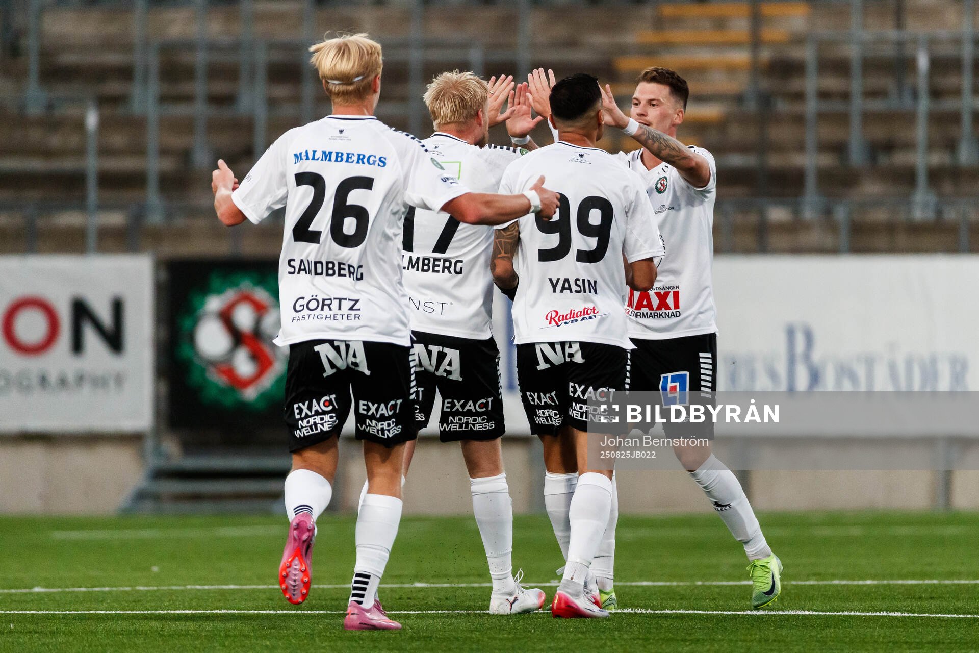 Örebros Karl Holmberg jublar