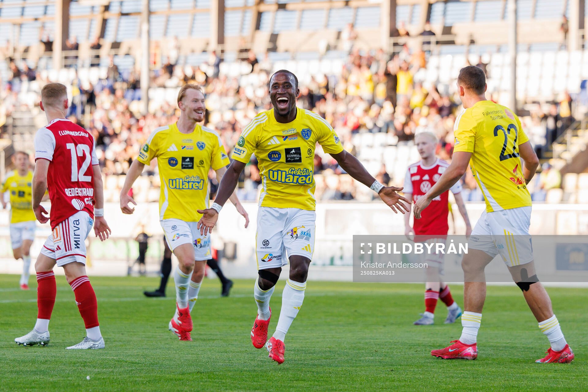 Falkenbergs Wanbe Godwin Aguda jublar