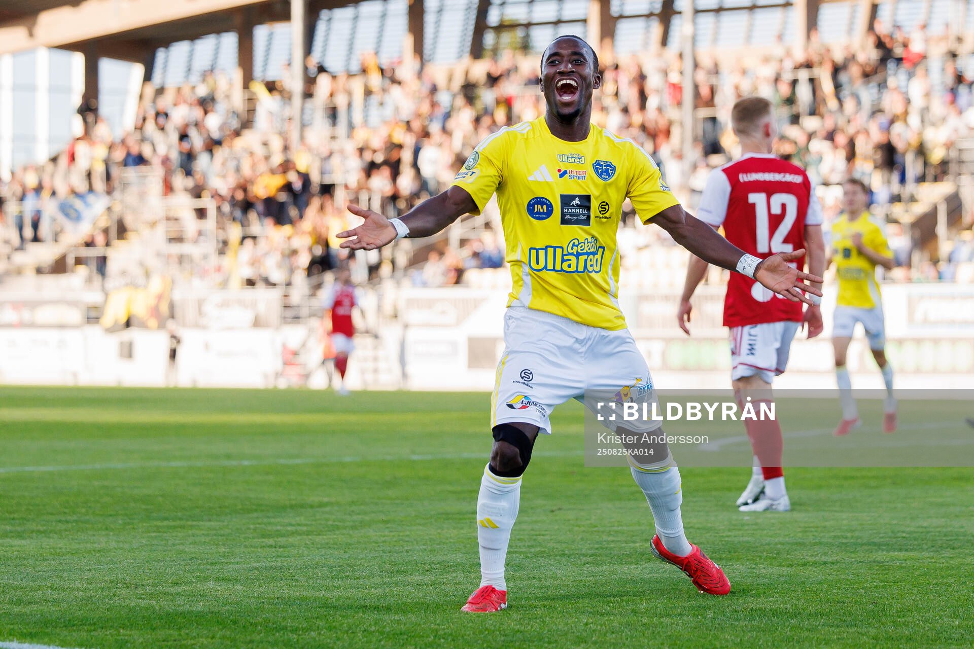 Falkenbergs Wanbe Godwin Aguda jublar