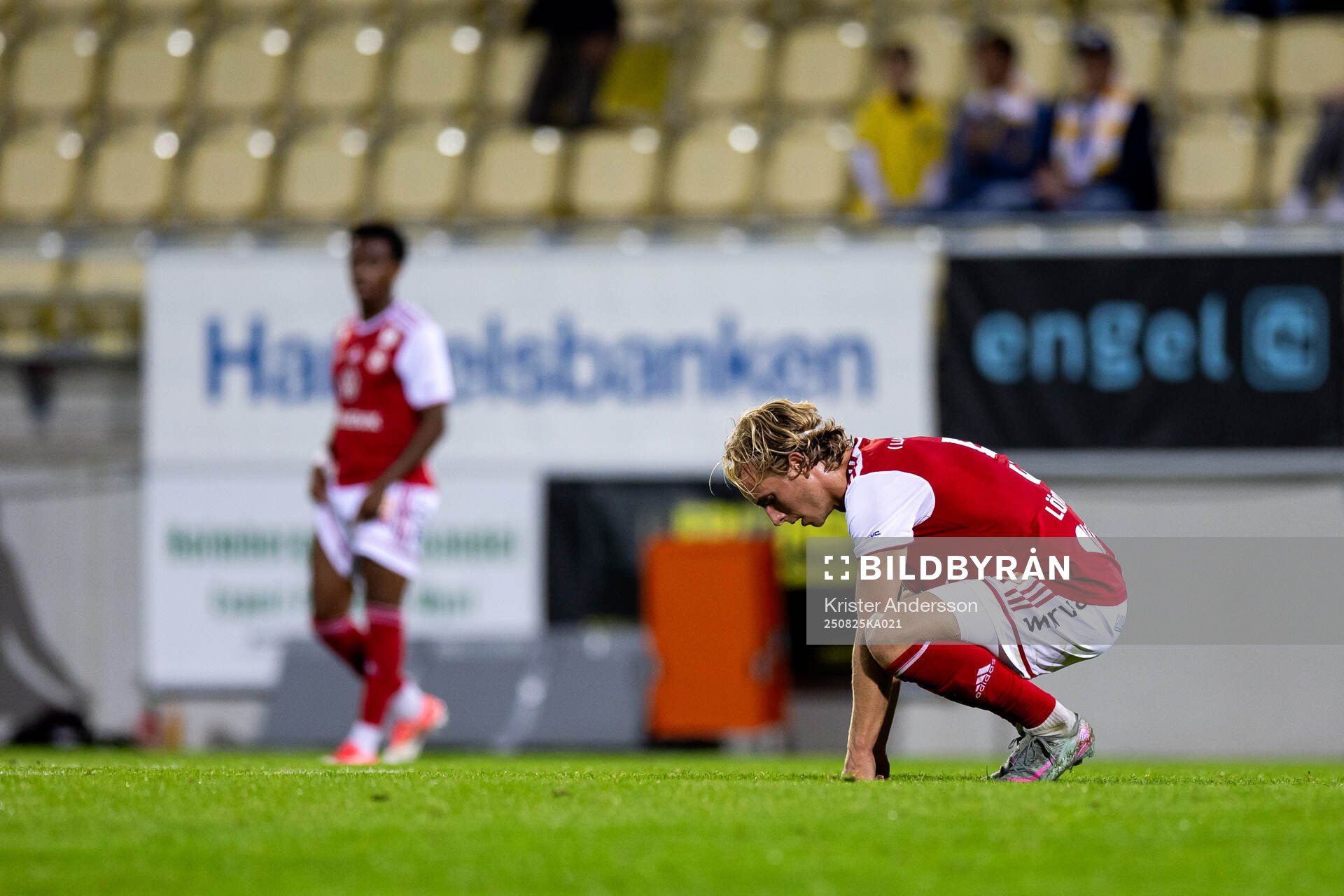 Sandvikens IFs Oskar Löfström deppar