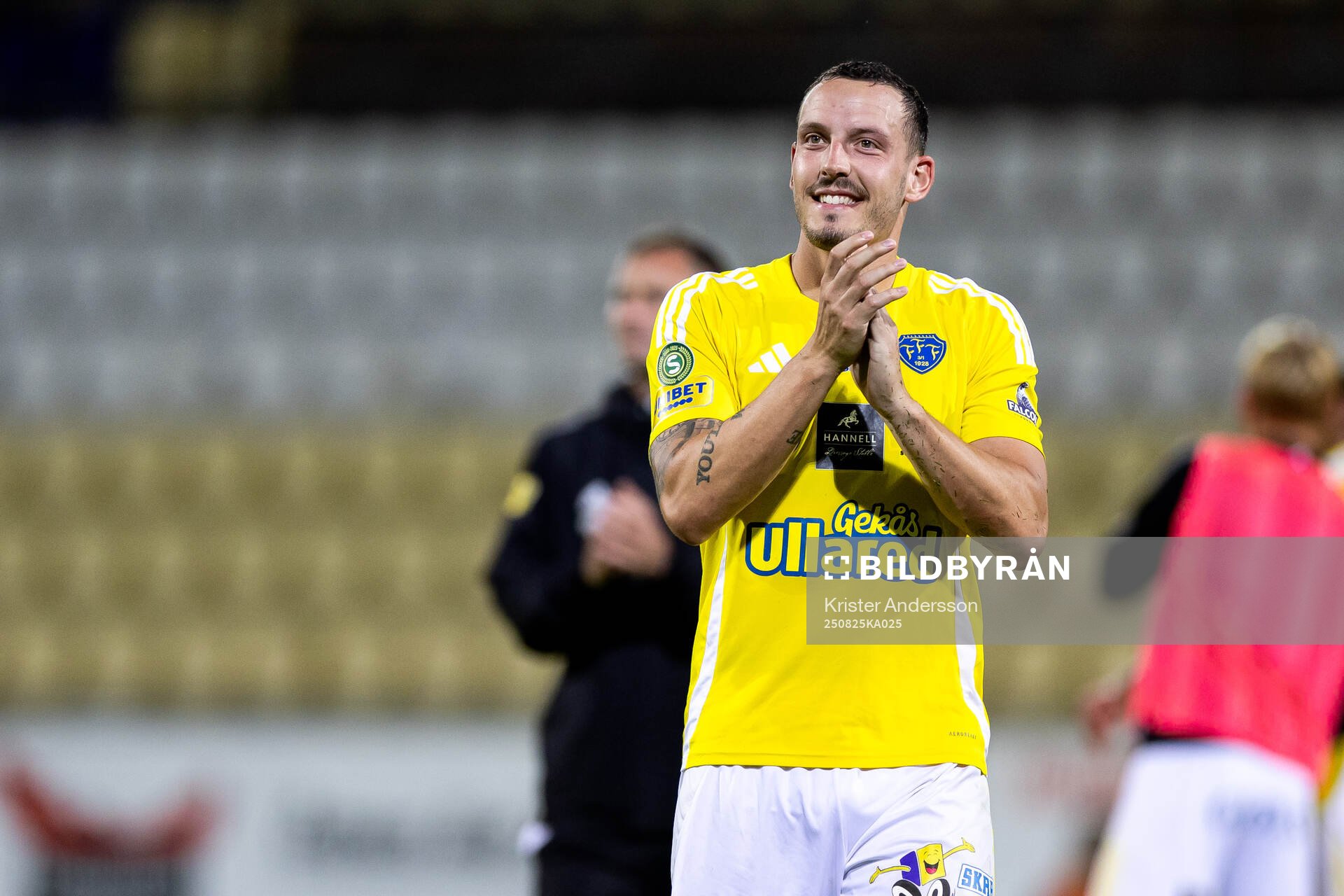 Falkenbergs Viktor Ekblom jublar