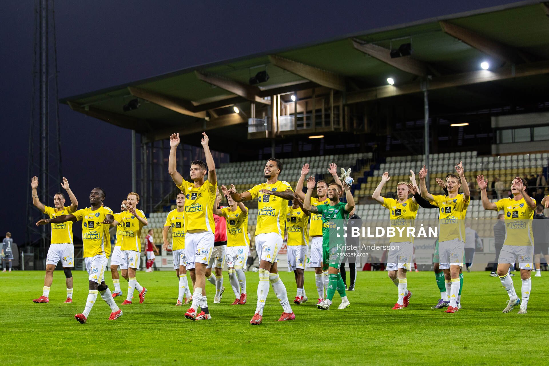 Falkenbergs spelare jublar