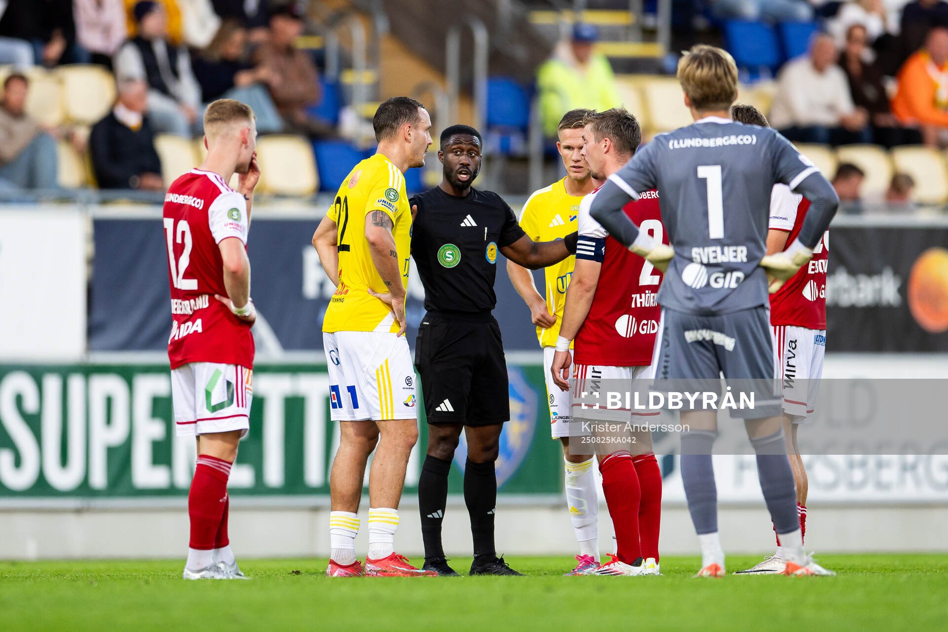 Domare Fredrik Oppong