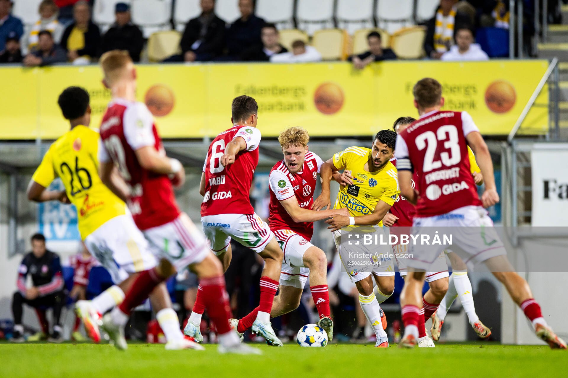 Sandvikens IFs Viggo van der Laan och Falkenbergs Leonardo