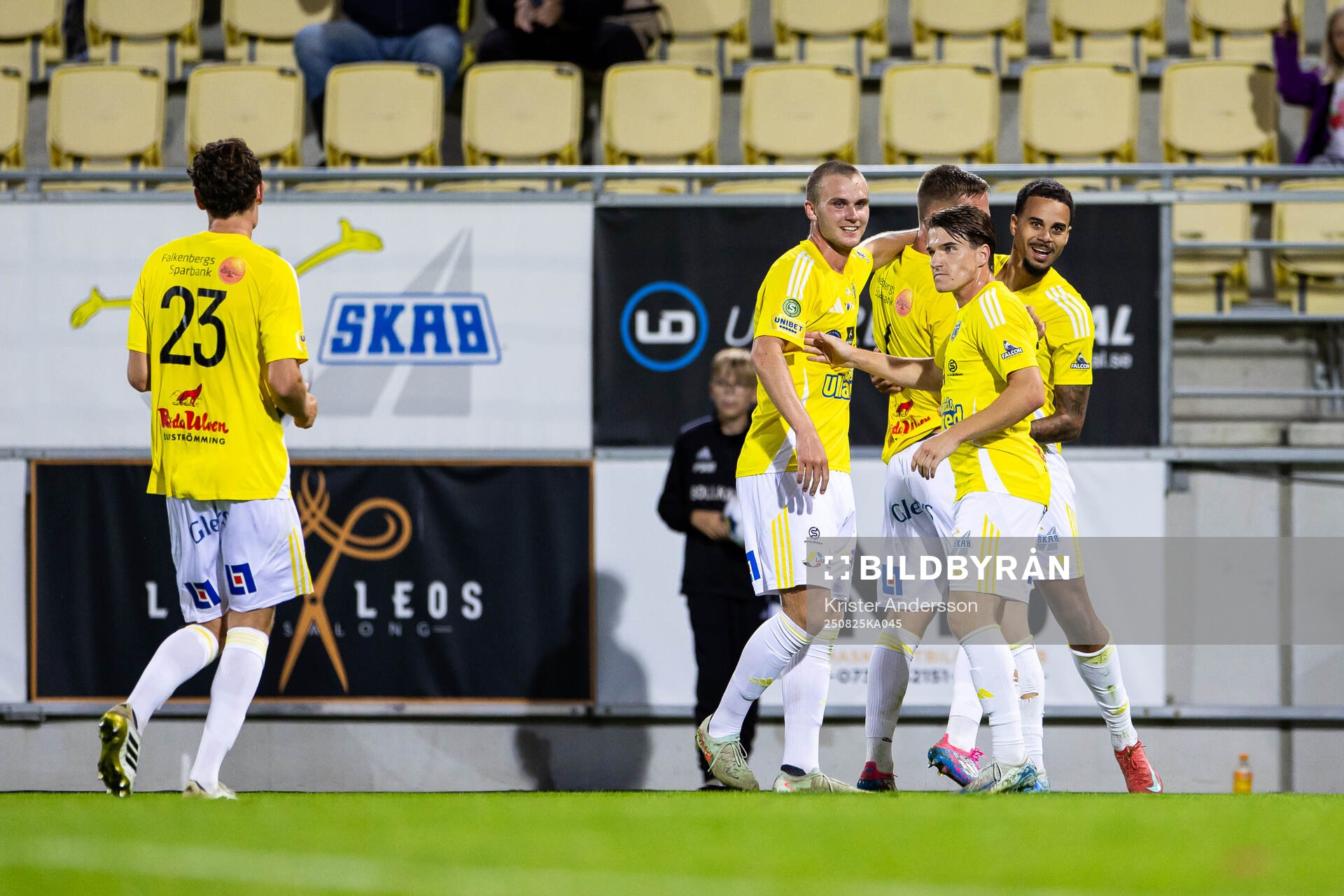Falkenbergs spelare jublar