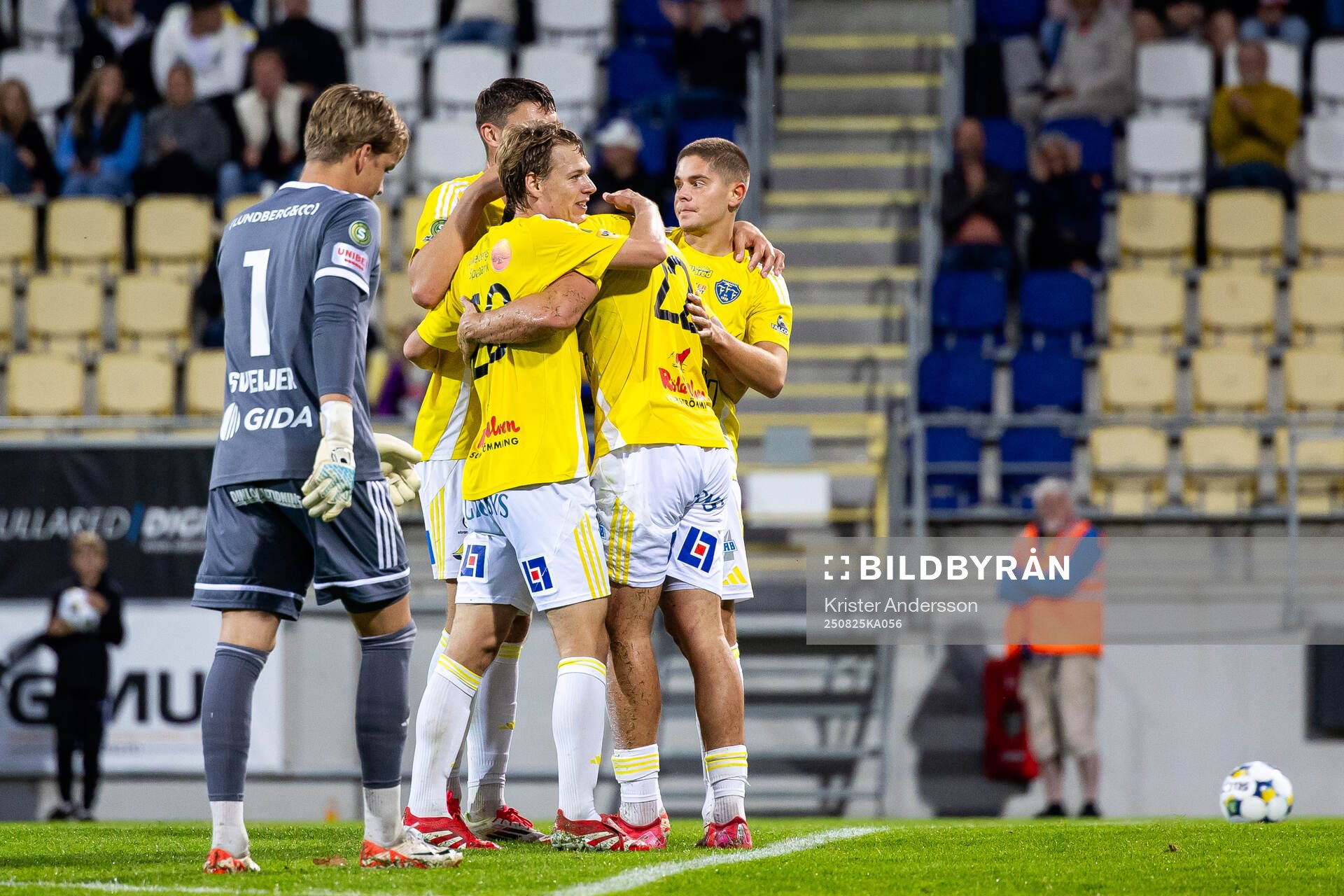 Falkenbergs spelare jublar