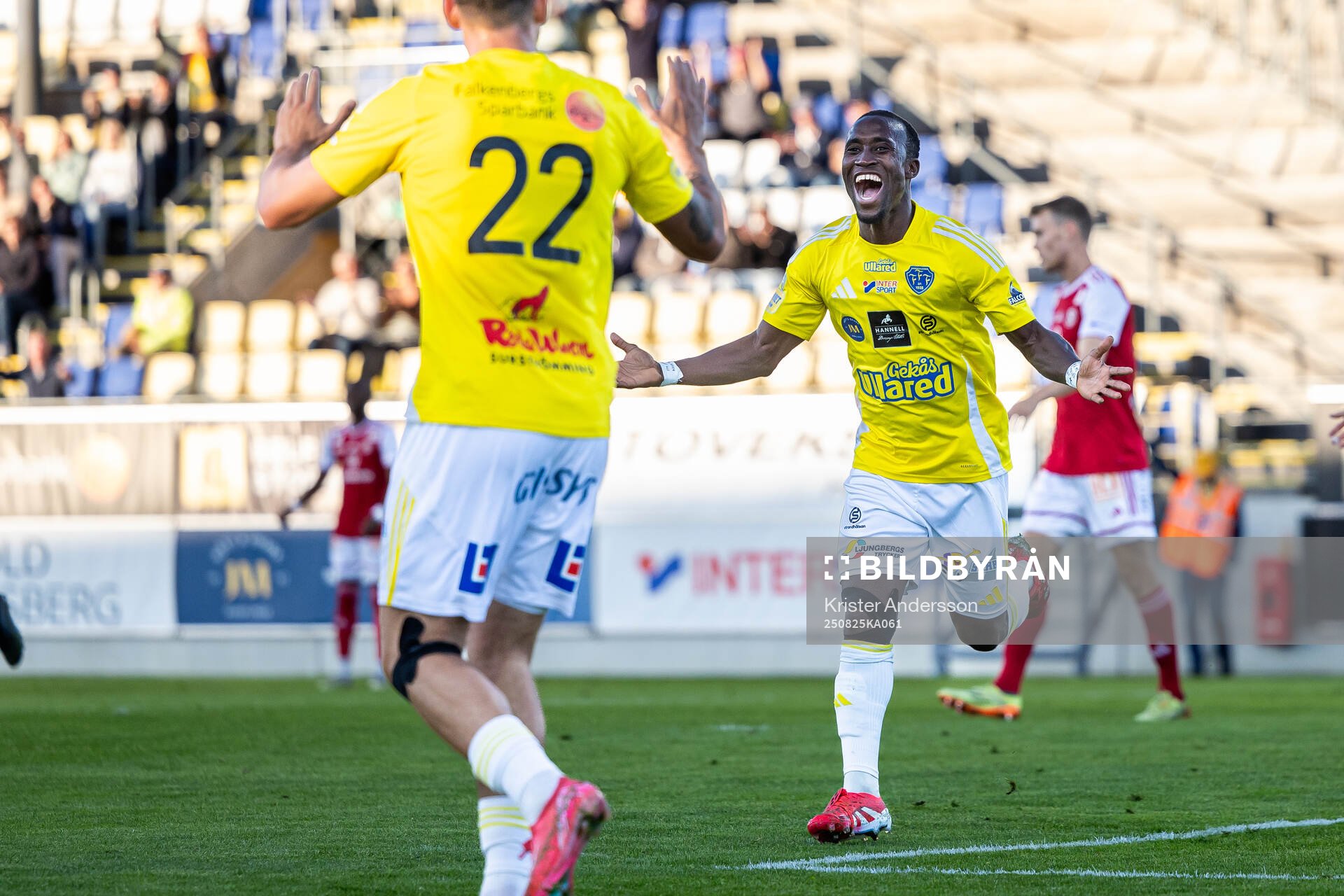 Falkenbergs Wanbe Godwin Aguda jublar