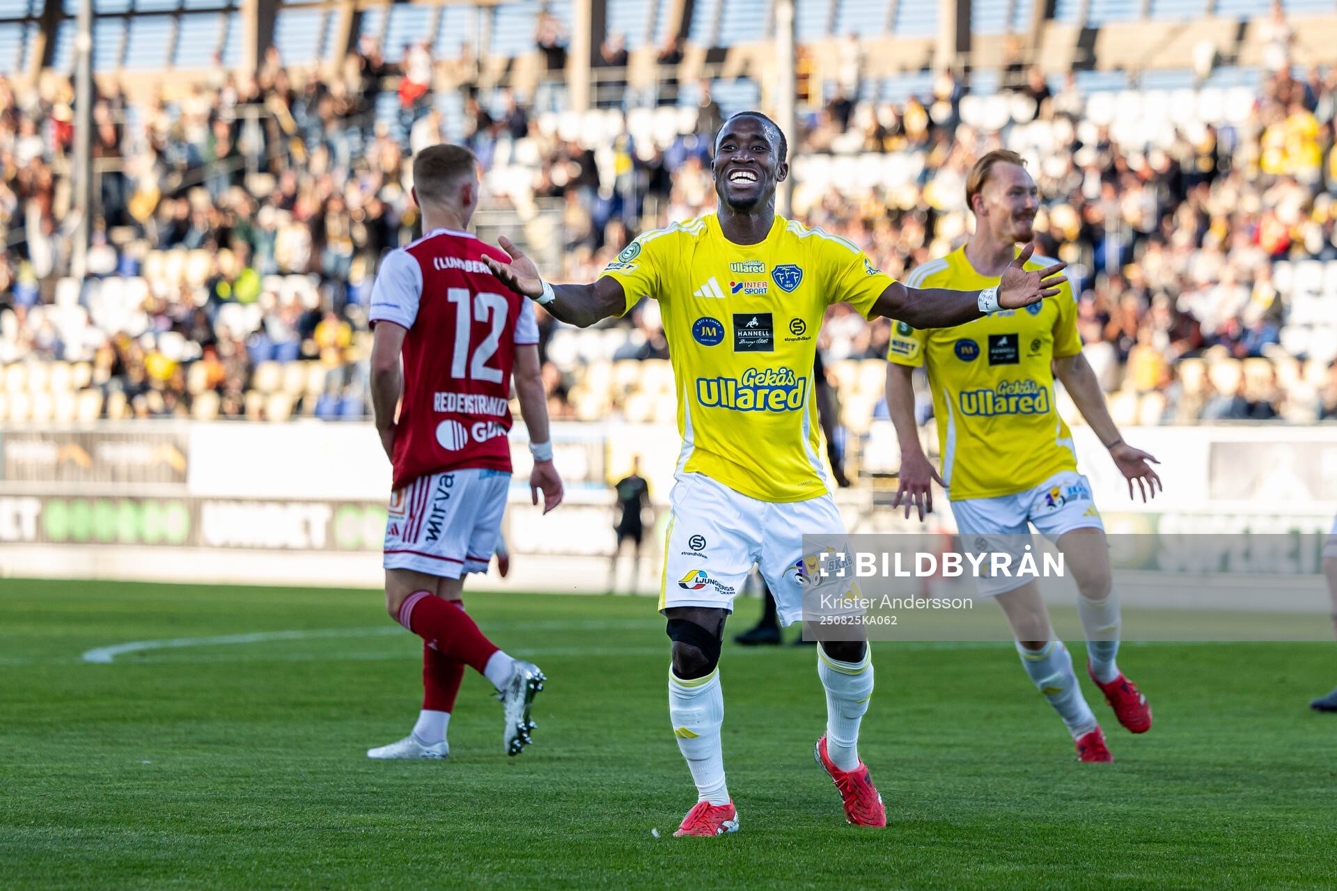 Falkenbergs Wanbe Godwin Aguda jublar