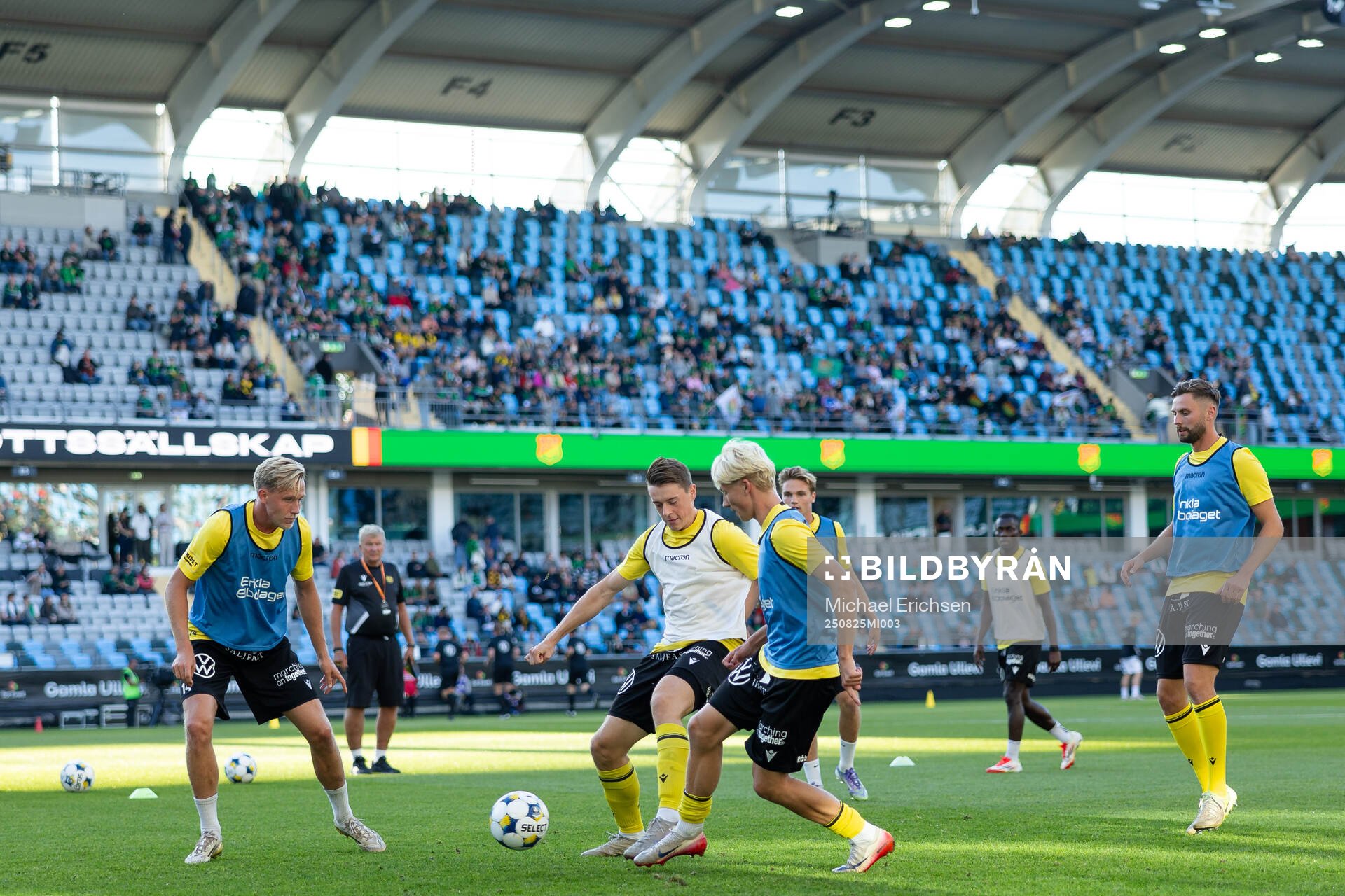 Mjällbys spelare värmer upp