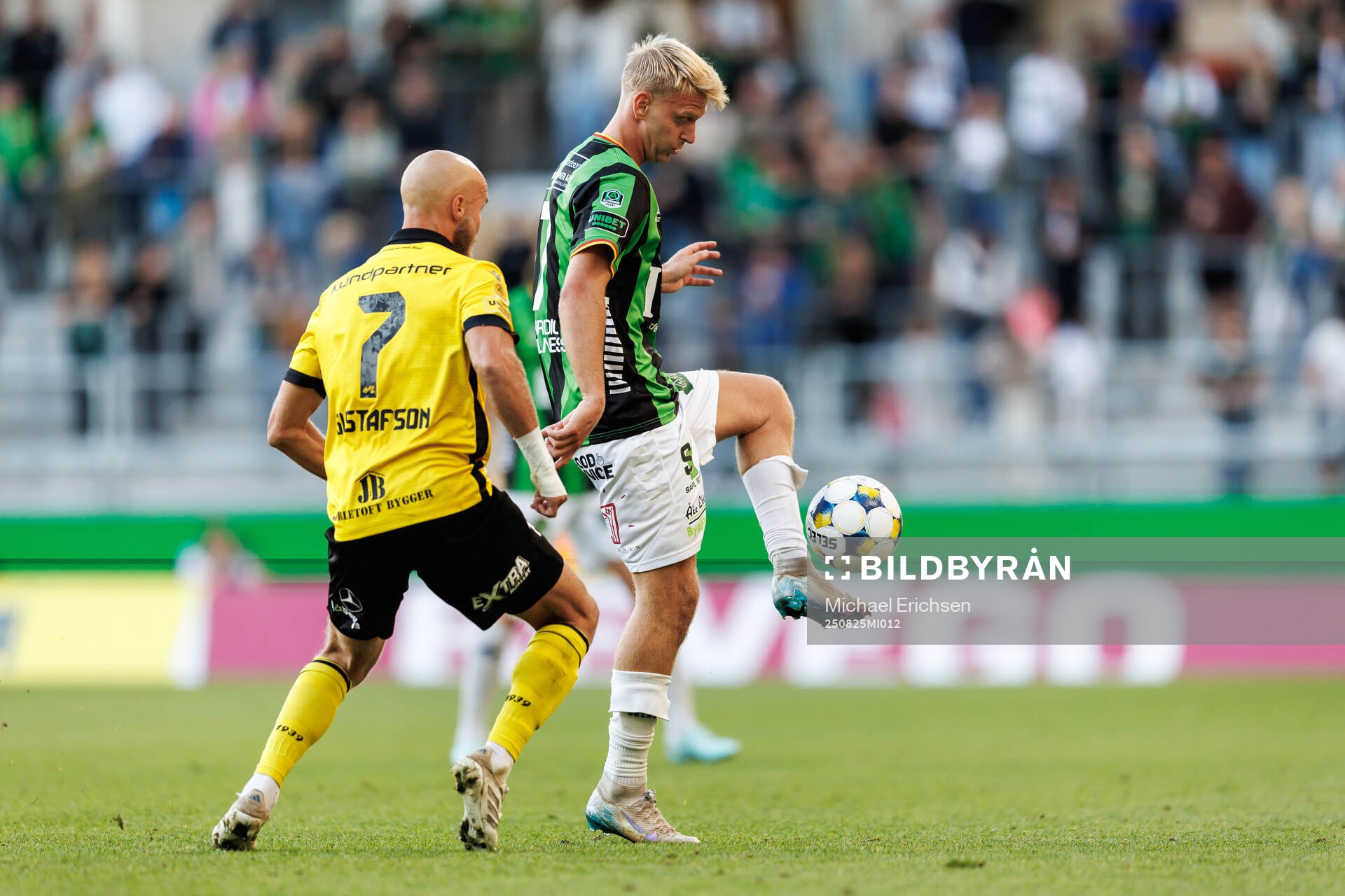 Mjällbys Viktor Gustafson och GAIS Joackim Fagerjord